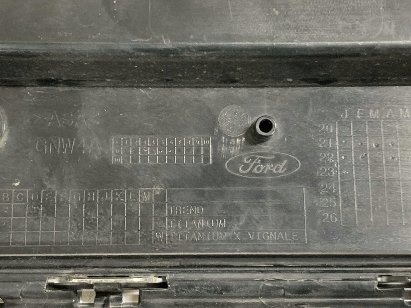Ford Fiesta VIII Mk8 Kühlergrill FRONTGRILL Kühlergitter NX7B8200ABE - Thumbnail 11