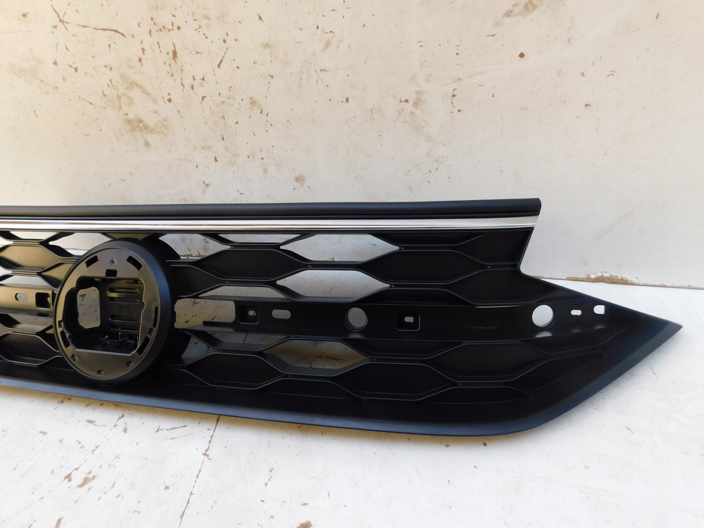VW Taigo Kühlergrill FRONTGRILL Kühlergitter 2G7853655A - Thumbnail 4