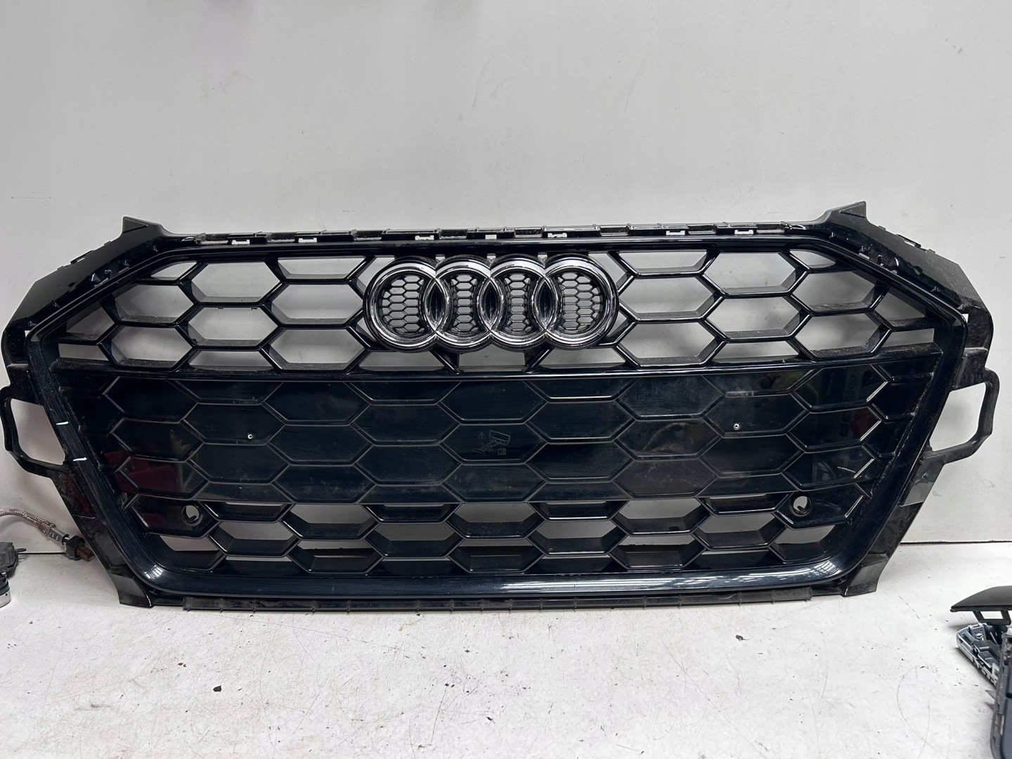 Audi A4 B9 Kühlergrill FRONTGRILL Kühlergitter 8W0853651EB - Thumbnail 1