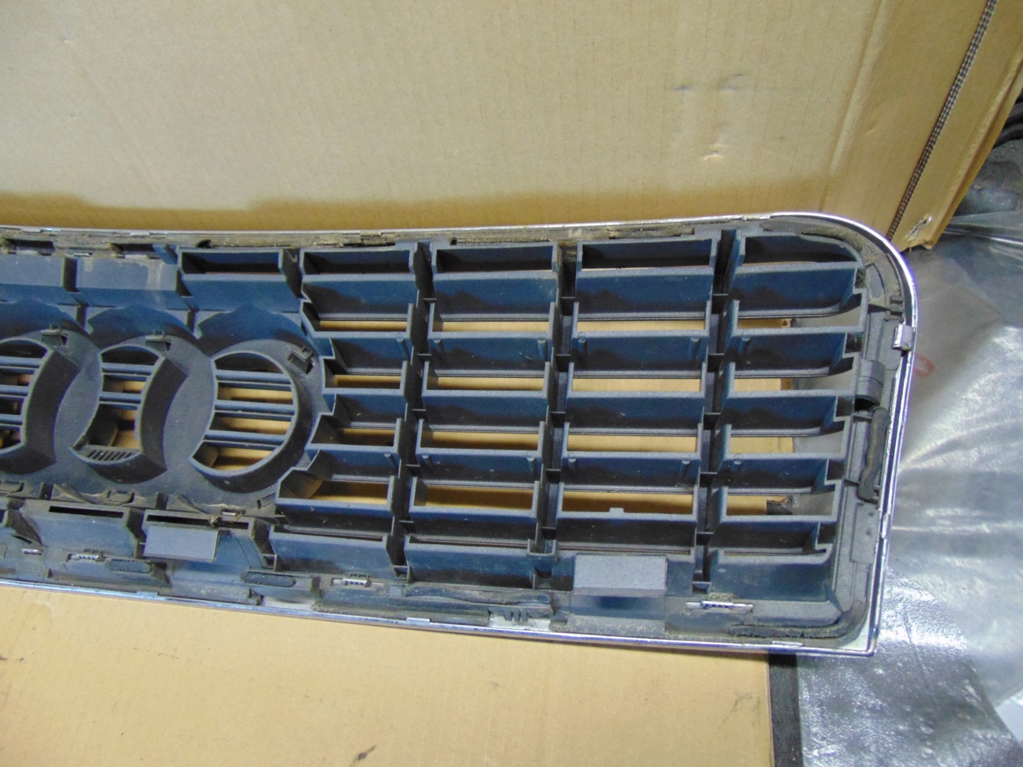 Audi A4 B6 Kühlergrill FRONTGRILL Kühlergitter 8E0853651DM - Thumbnail 6
