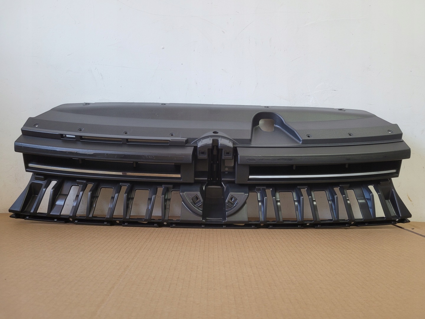 VW Passat B9 Kühlergrill FRONTGRILL Kühlergitter 3J0853653 - Thumbnail 1