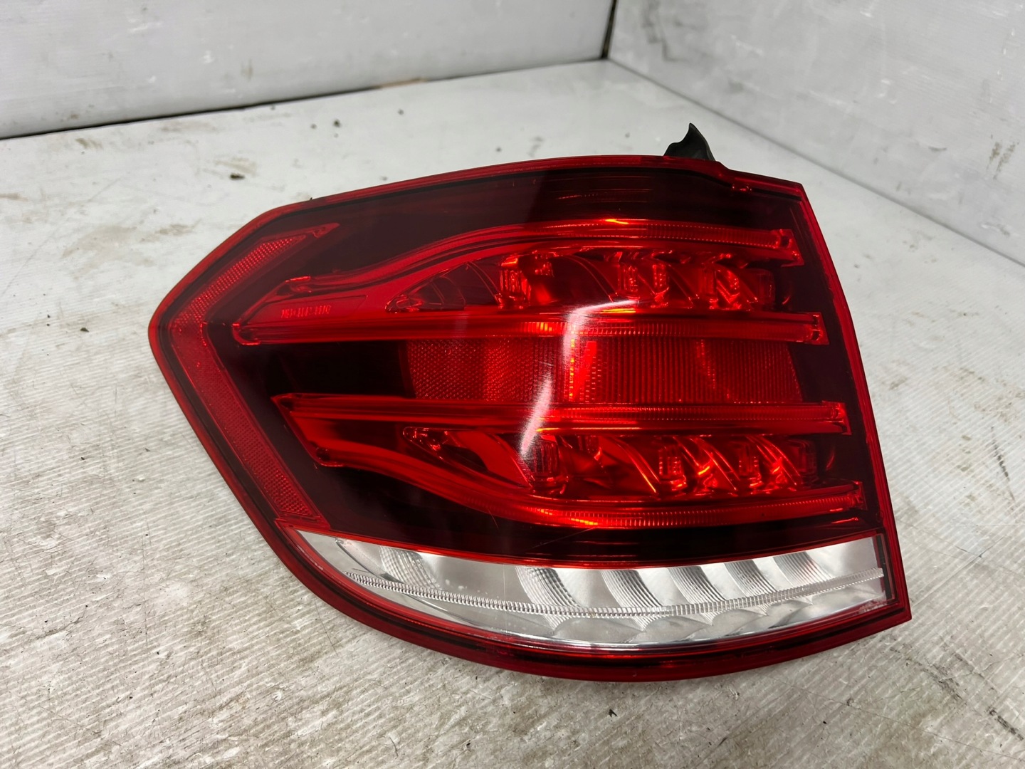 Mercedes-Benz E-Klasse W212 Rückleuchte A2129061703 Rearlamp - Thumbnail 1