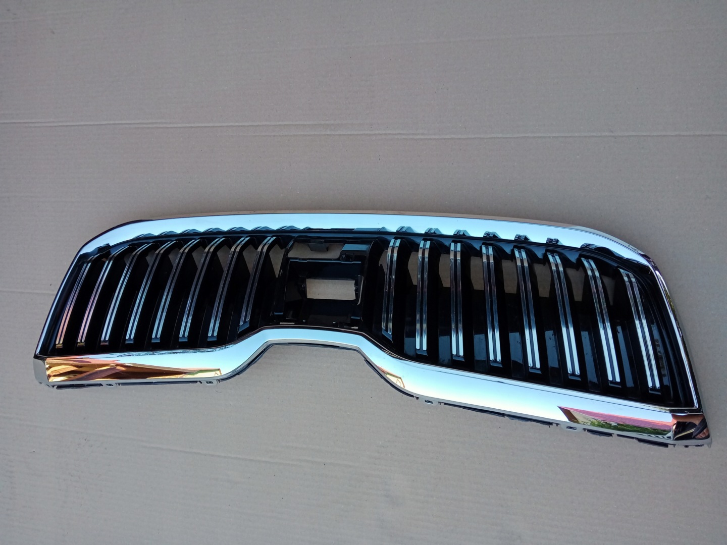 Skoda Superb 3U Kühlergrill FRONTGRILL Kühlergitter 3V0853653G - Thumbnail 4