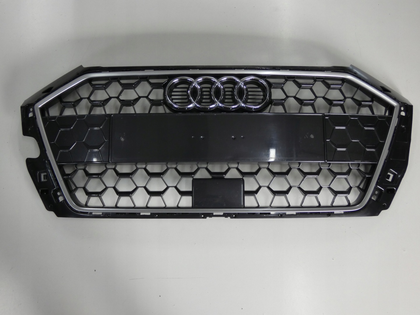 Audi 82A Kühlergrill FRONTGRILL Kühlergitter 82A853651BC - Thumbnail 1