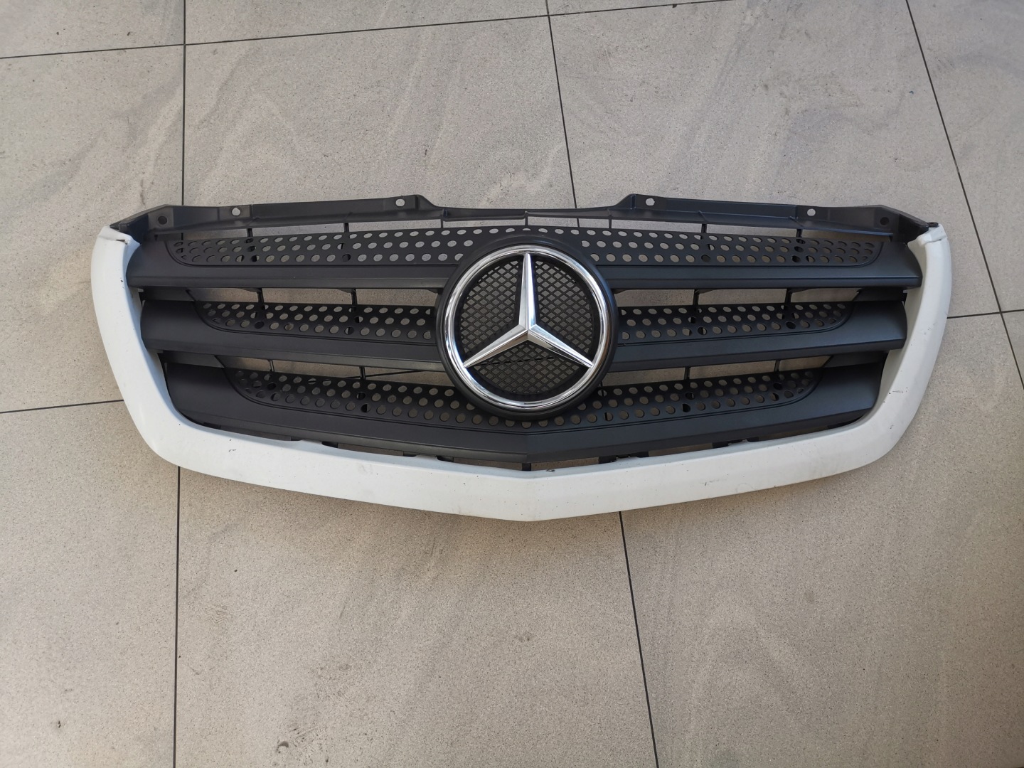 Mercedes-Benz Sprinter W906 Kühlergrill FRONTGRILL Kühlergitter A9068880523 - Thumbnail 1