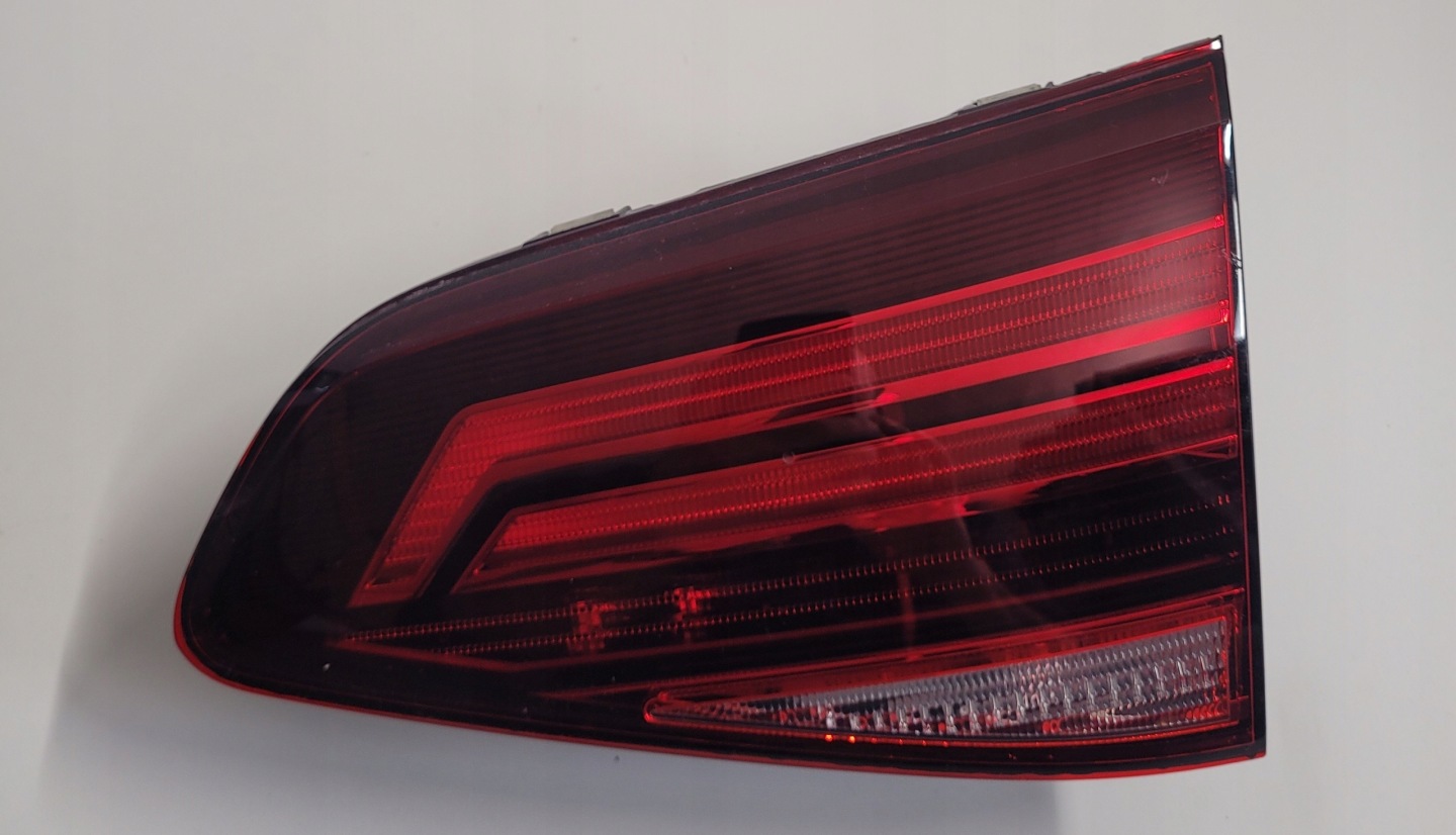 VW Golf V Rückleuchte 5GM945094J Rearlamp - Thumbnail 1