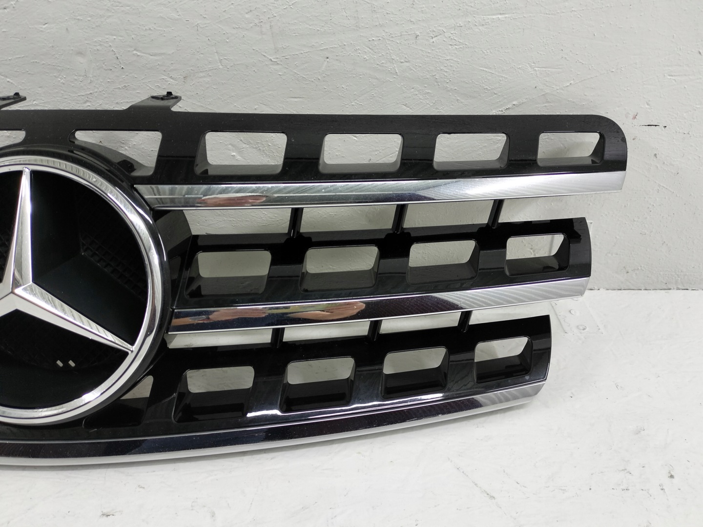 Mercedes-Benz M-Klasse W164 Kühlergrill FRONTGRILL Kühlergitter A1648801985 - Thumbnail 3