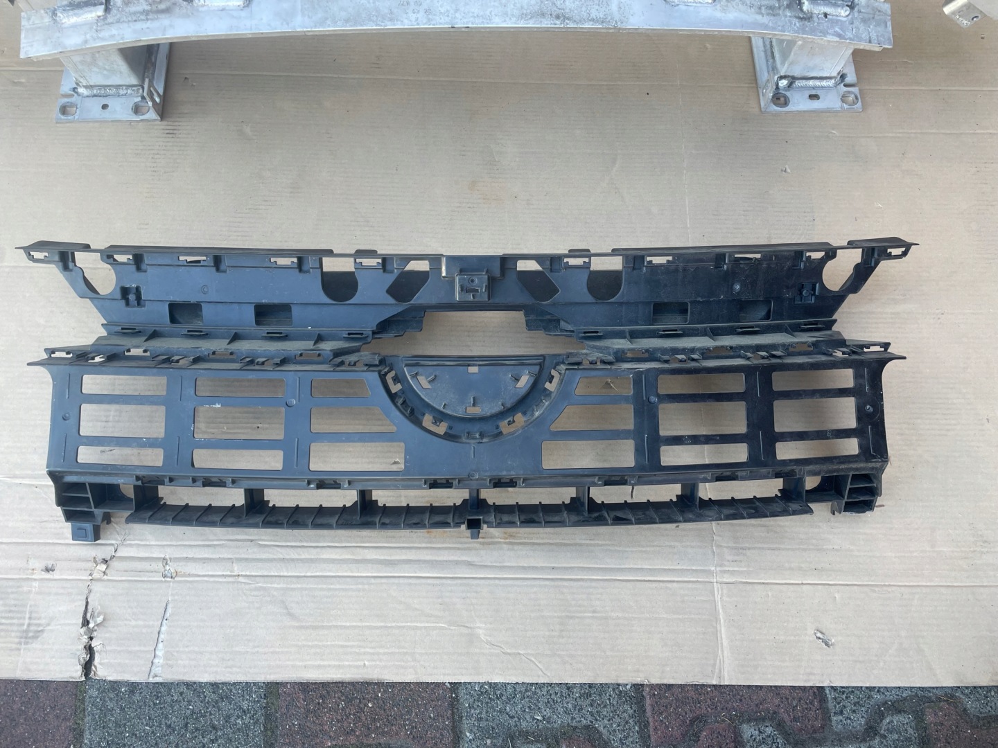 VW Transporter T7 Kühlergrill FRONTGRILL Kühlergitter 7T0807985B - Thumbnail 1