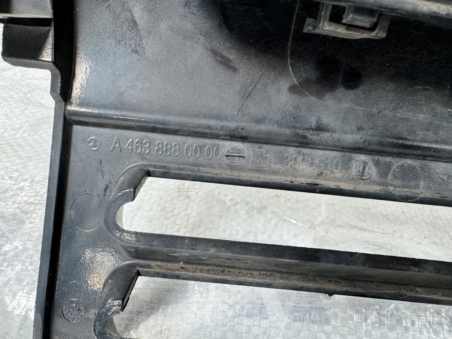 Mercedes-Benz G-Klasse W463 Kühlergrill FRONTGRILL Kühlergitter A4638880000 - Thumbnail 4
