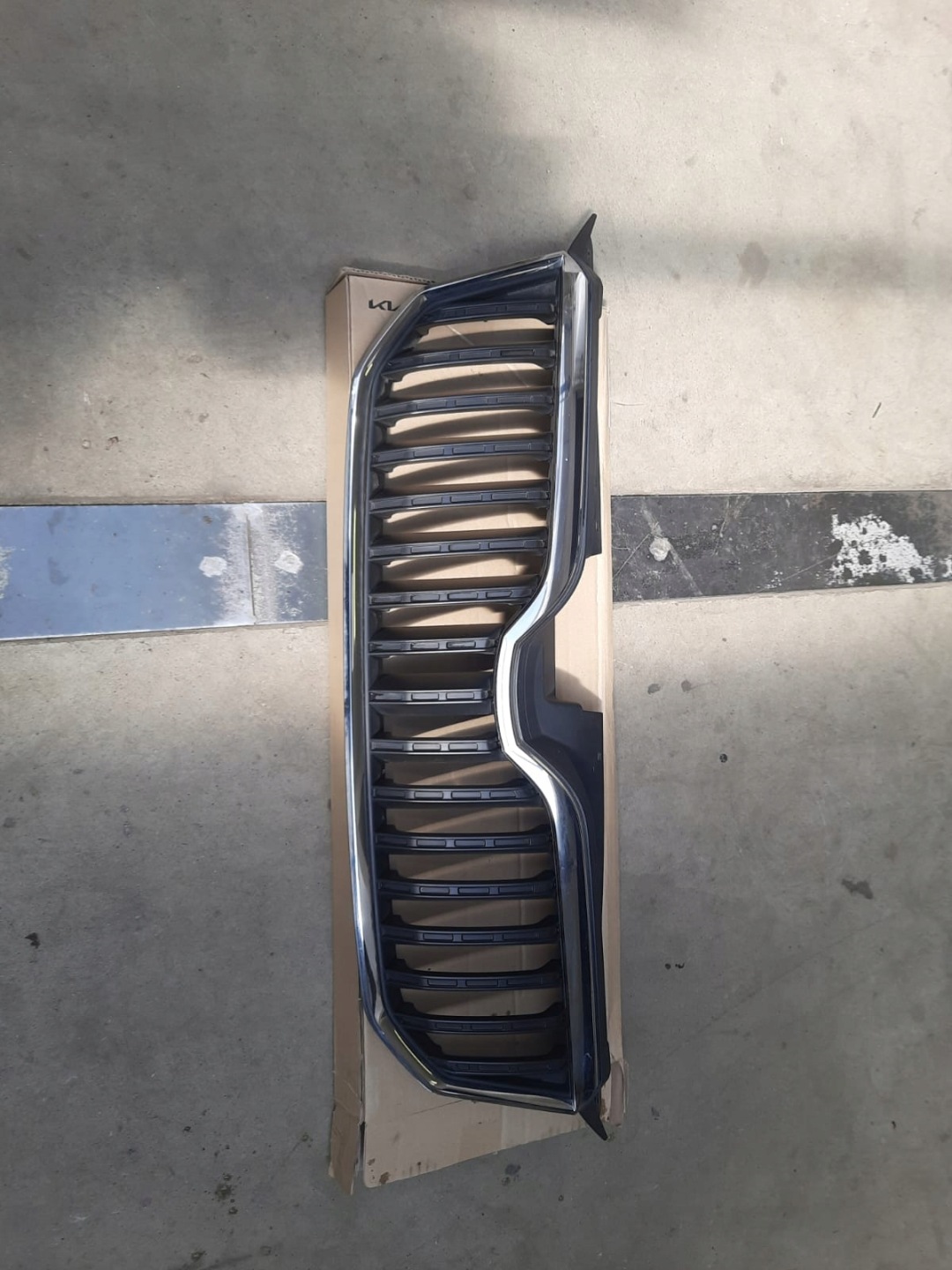 Skoda Yeti 5L Kühlergrill FRONTGRILL Kühlergitter 5L0853668A - Thumbnail 1