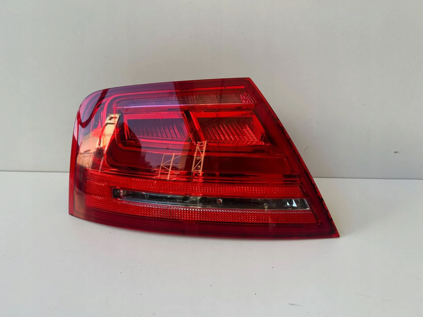 Audi A8 Rückleuchte 4H0945095 Rearlamp - Thumbnail 1