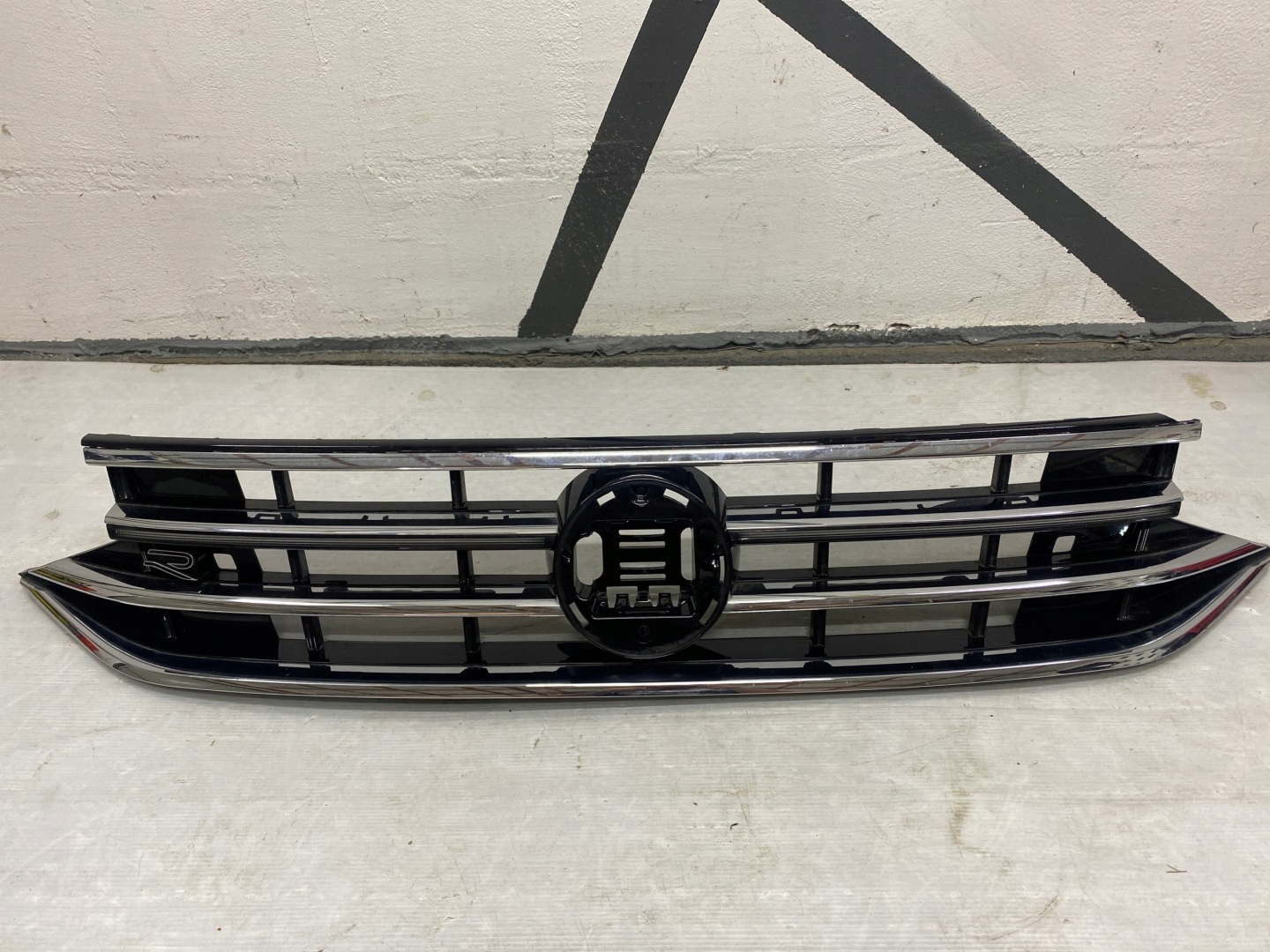 VW Tiguan Kühlergrill FRONTGRILL Kühlergitter 5NN853653E - Thumbnail 1