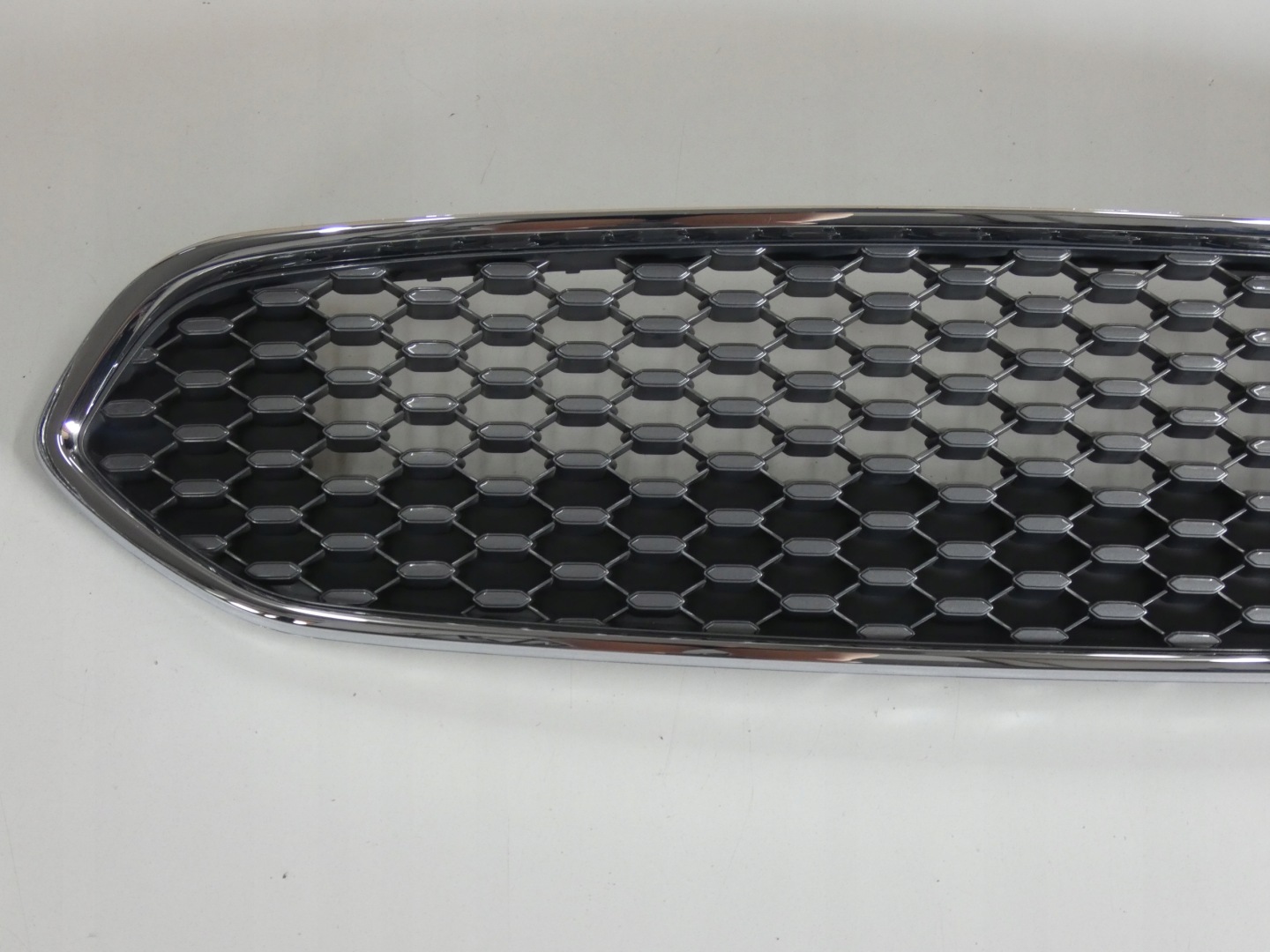 Ford Ka III KAF Mk3 Kühlergrill FRONTGRILL Kühlergitter - Thumbnail 2
