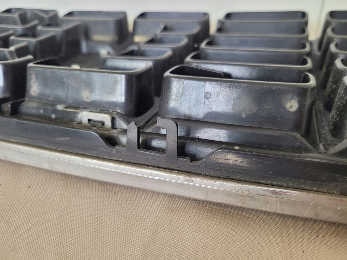 Volvo S70/V70/XC70 V70 Kühlergrill FRONTGRILL Kühlergitter 31255500BU - Thumbnail 10