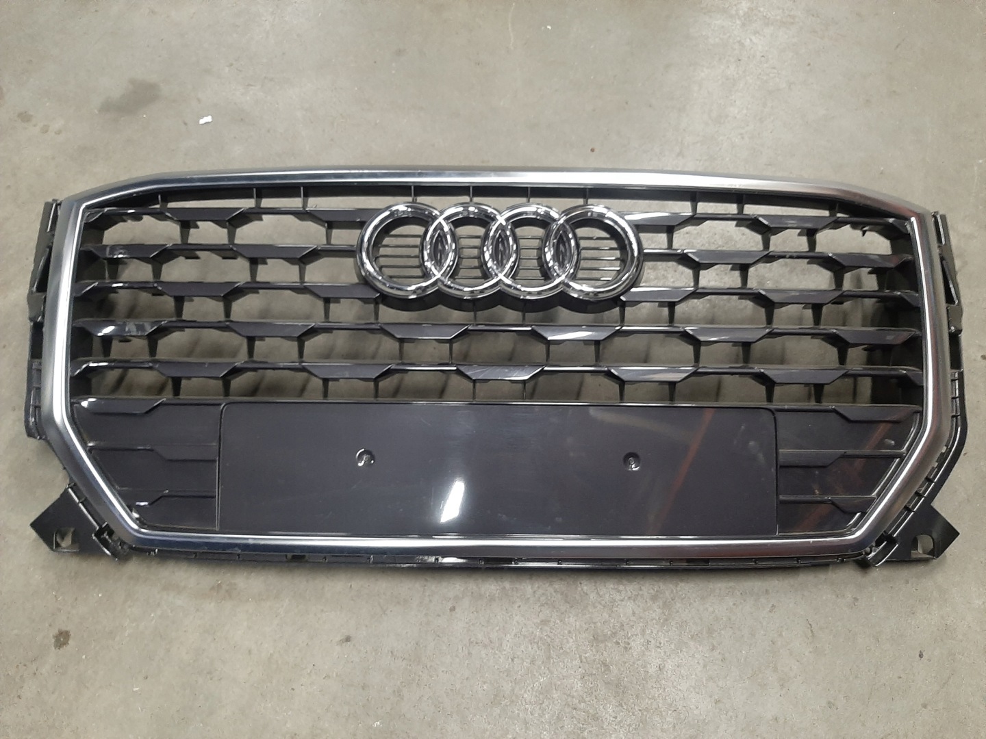 Audi Q2 Kühlergrill FRONTGRILL Kühlergitter 81A853651 - Thumbnail 6