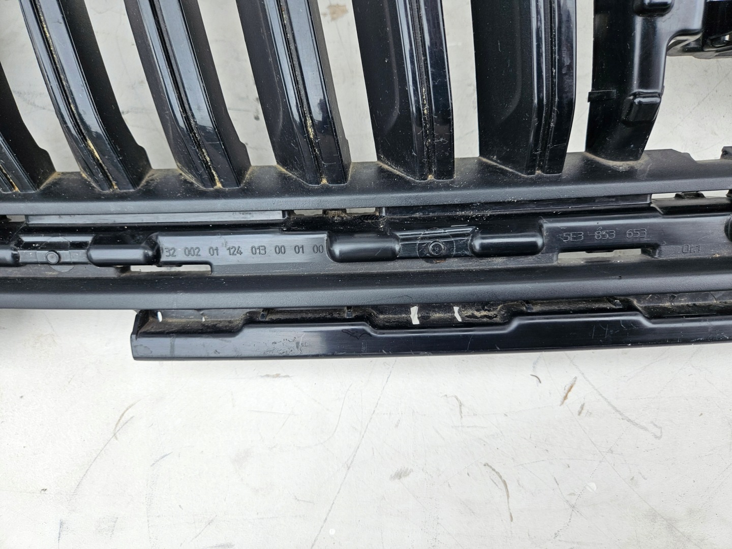 Skoda Octavia 1U Kühlergrill FRONTGRILL Kühlergitter 5E3853653 - Thumbnail 10