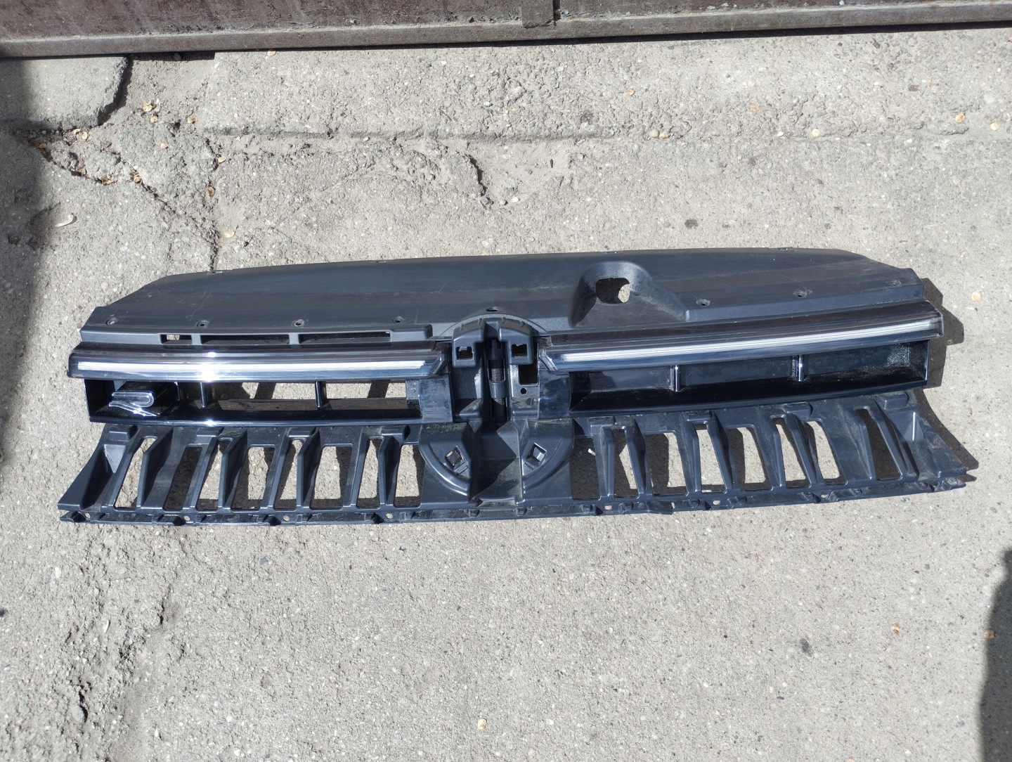 VW Passat B9 Kühlergrill FRONTGRILL Kühlergitter 03J085365 - Thumbnail 1