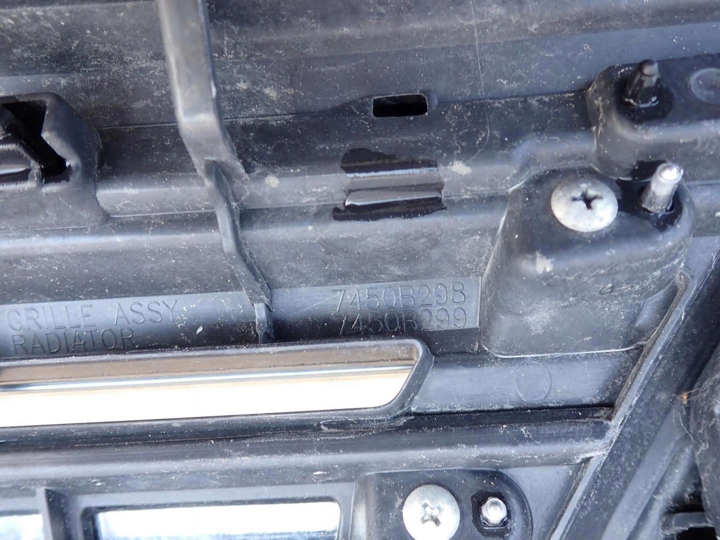 Mitsubishi Outlander CU0W Kühlergrill FRONTGRILL Kühlergitter 7450B298 - Thumbnail 11