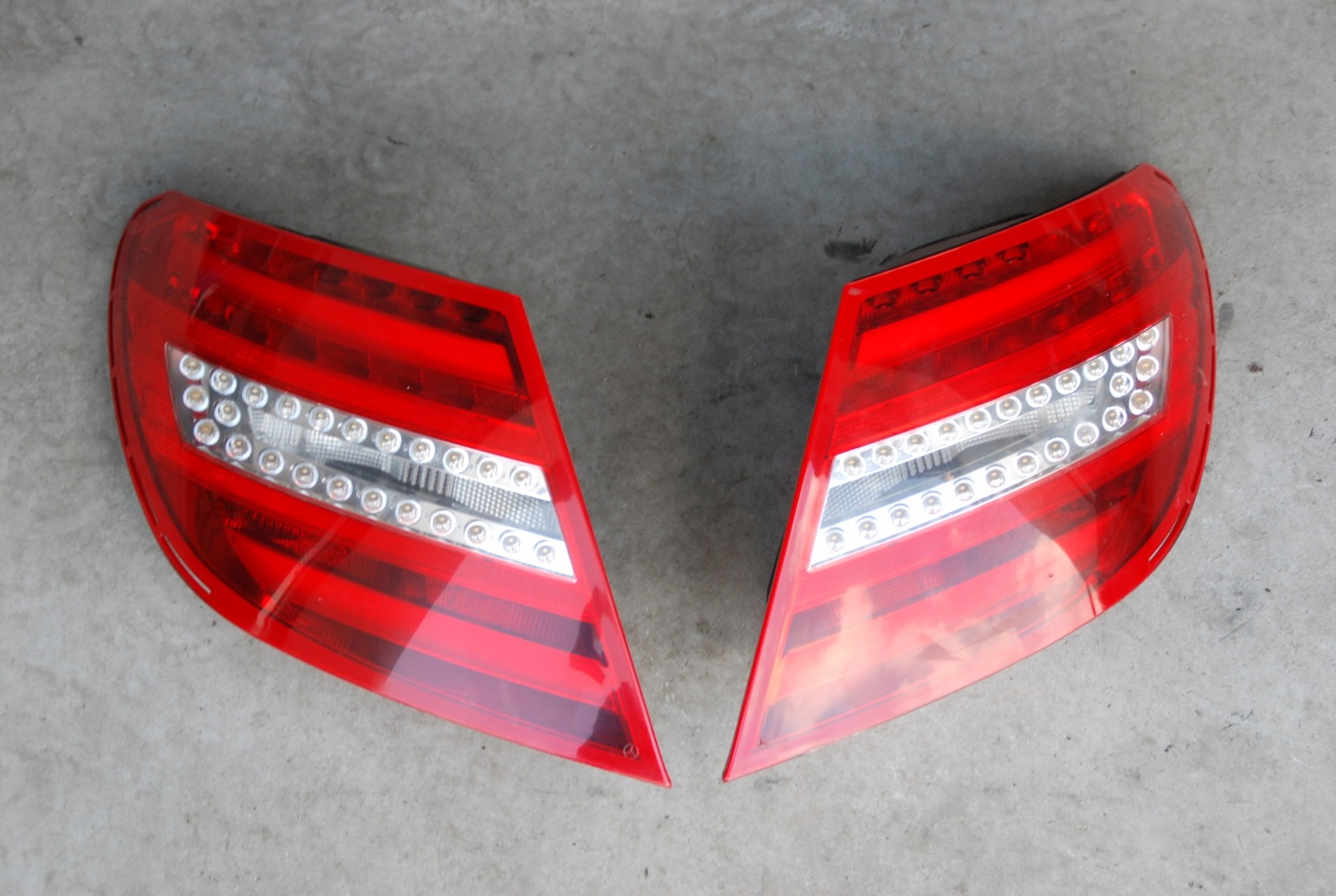 Mercedes-Benz C-Klasse W204 Rückleuchte A2049060403 Rearlamp - Thumbnail 1