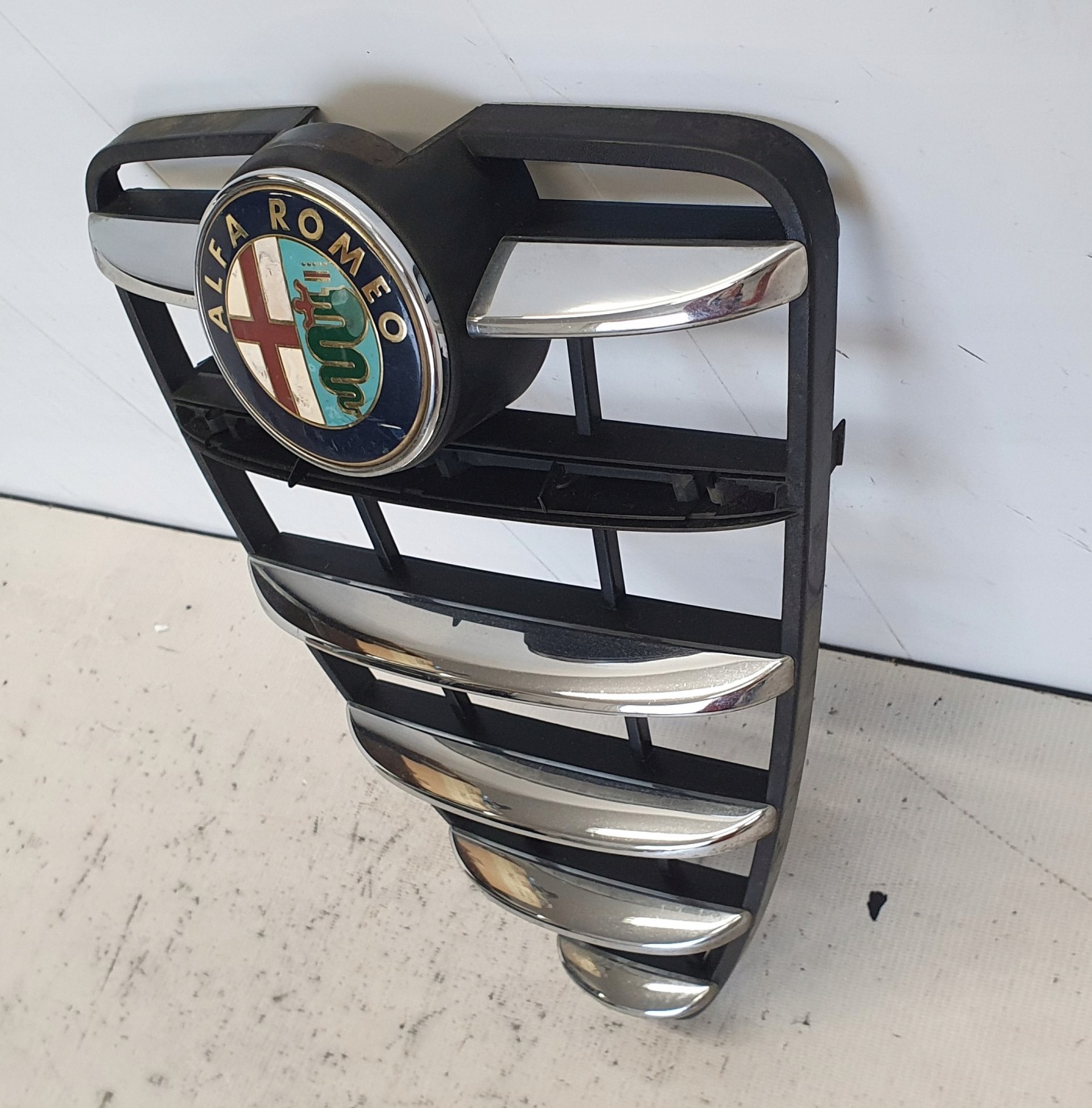 Alfa Romeo MiTo Typ 955 Kühlergrill FRONTGRILL Kühlergitter 156091279 - Thumbnail 3