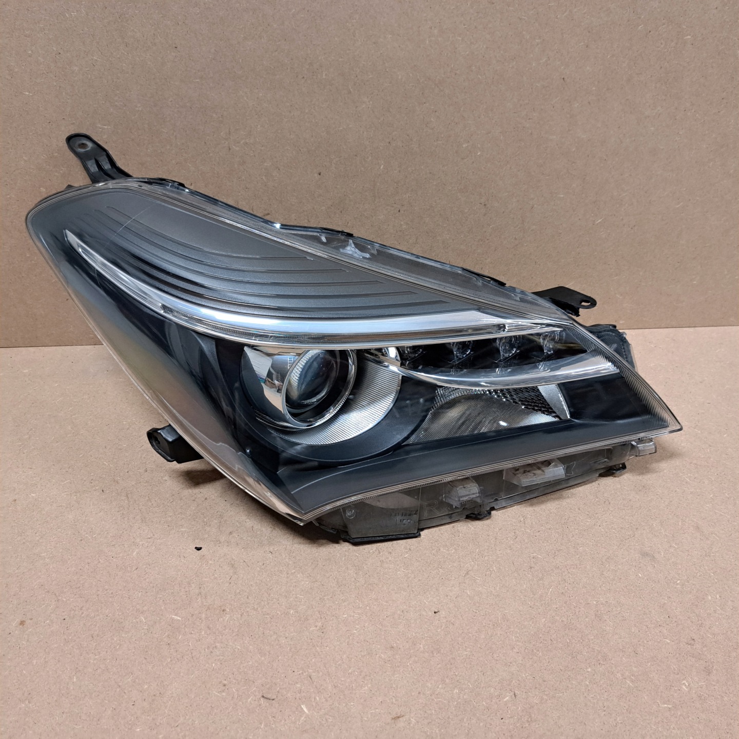 Frontscheinwerfer Toyota Yaris III XP13 LED Rechts Scheinwerfer Headlight - Thumbnail 1