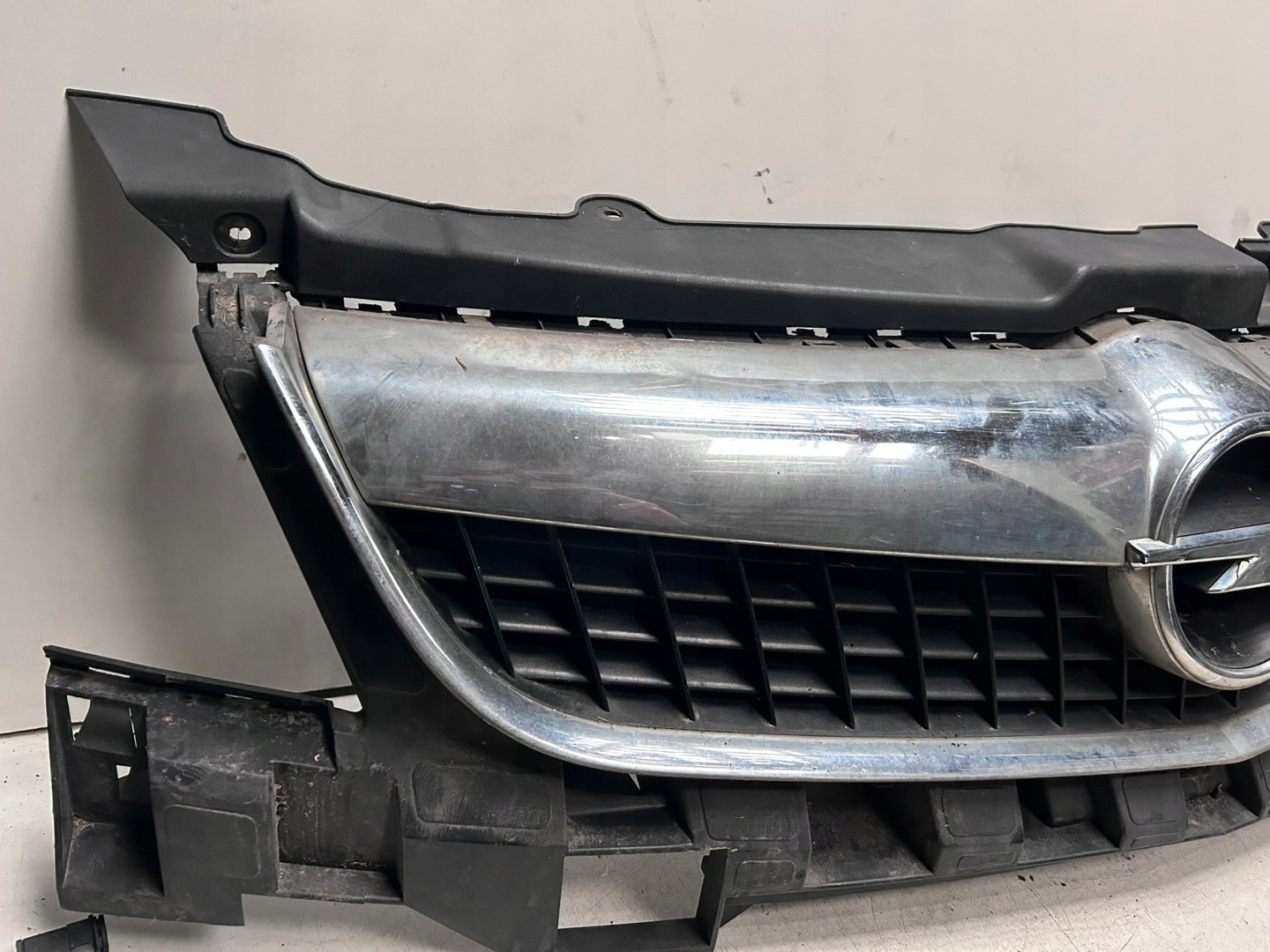 Opel Vectra Kühlergrill FRONTGRILL Kühlergitter 90300000 - Thumbnail 2