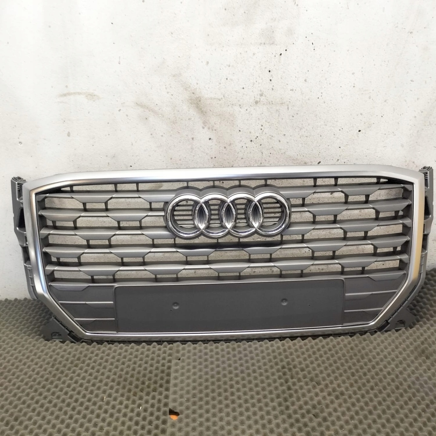 Audi Q2 Kühlergrill FRONTGRILL Kühlergitter 81A853651 - Thumbnail 1