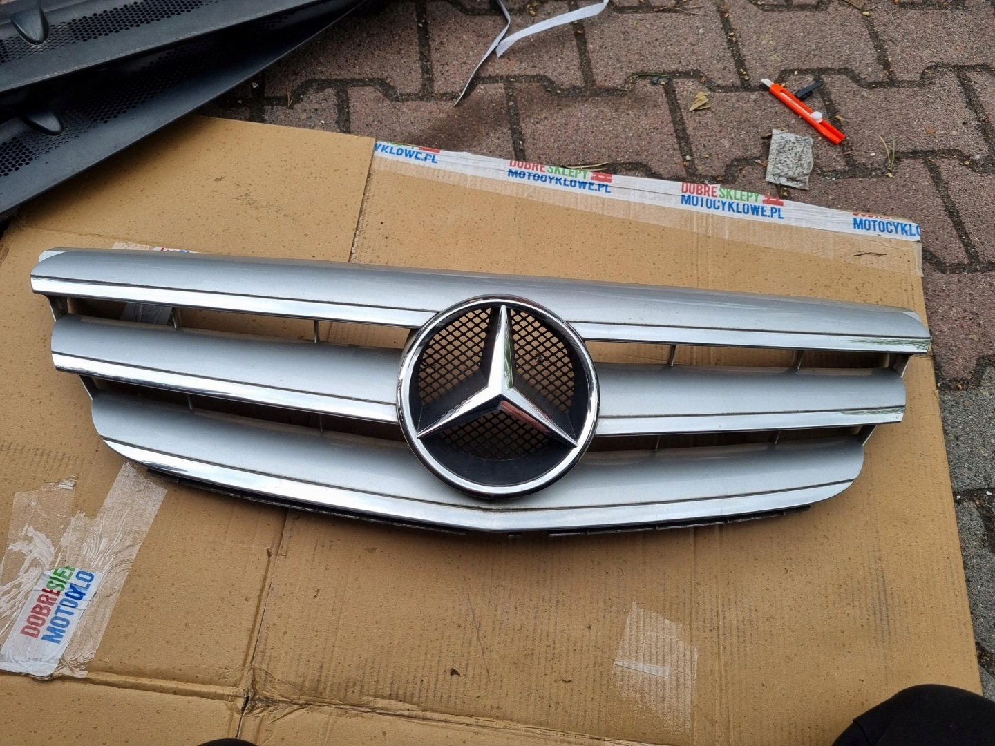 Mercedes-Benz B-Klasse W245 Kühlergrill FRONTGRILL Kühlergitter A1698800883 - Thumbnail 1