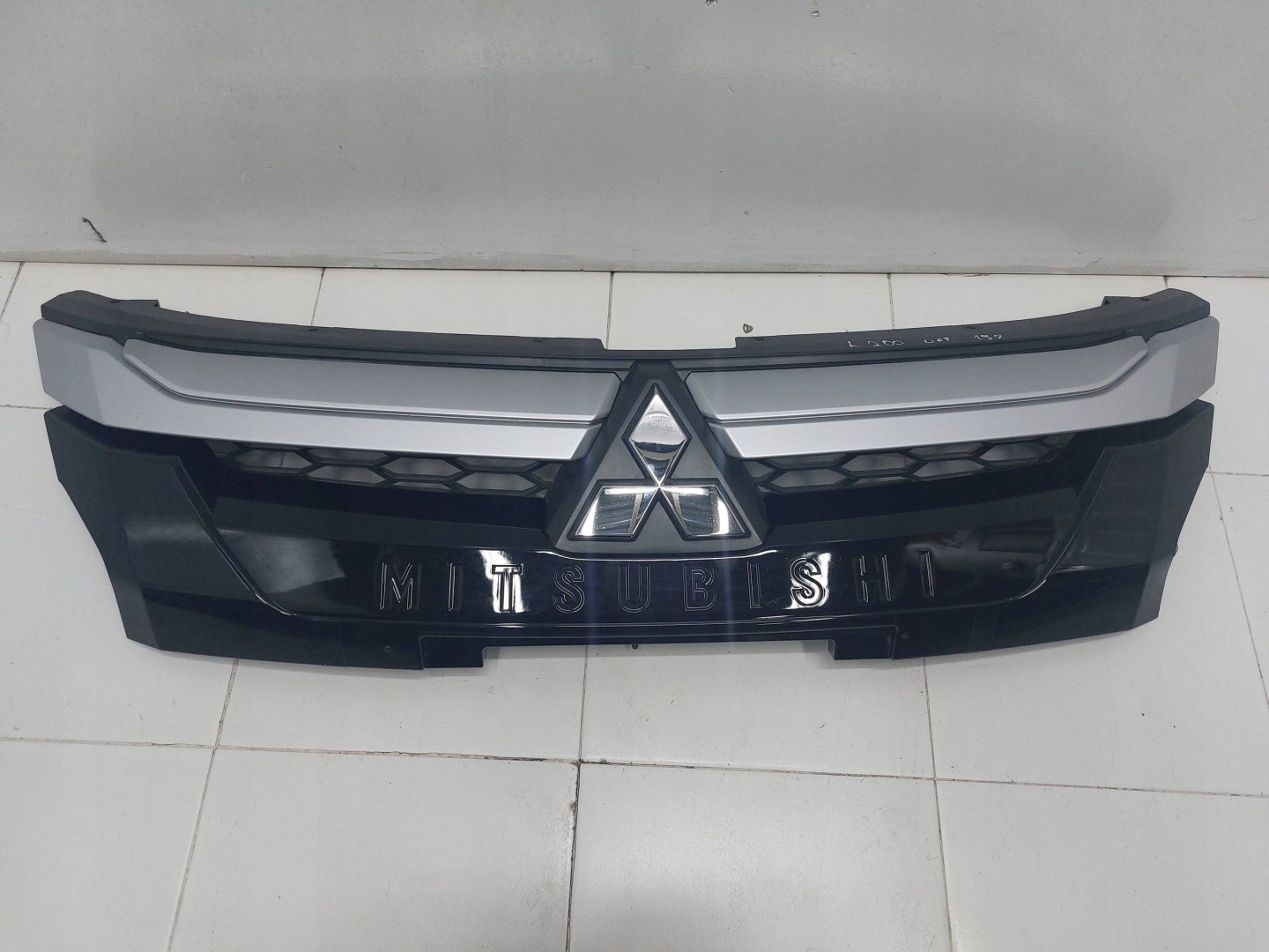 Mitsubishi L200 K60T Kühlergrill FRONTGRILL Kühlergitter 7450B291 - Thumbnail 1