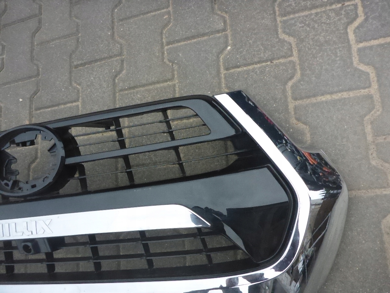 Toyota Hilux AN1P Kühlergrill FRONTGRILL Kühlergitter - Thumbnail 2