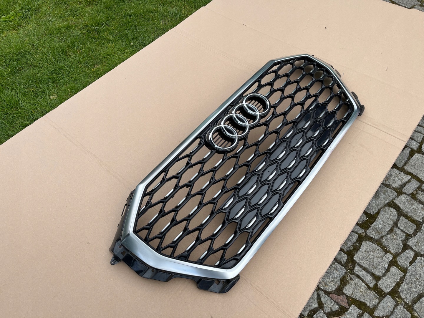 Audi Q3 Kühlergrill FRONTGRILL Kühlergitter 83F853651 - Thumbnail 4