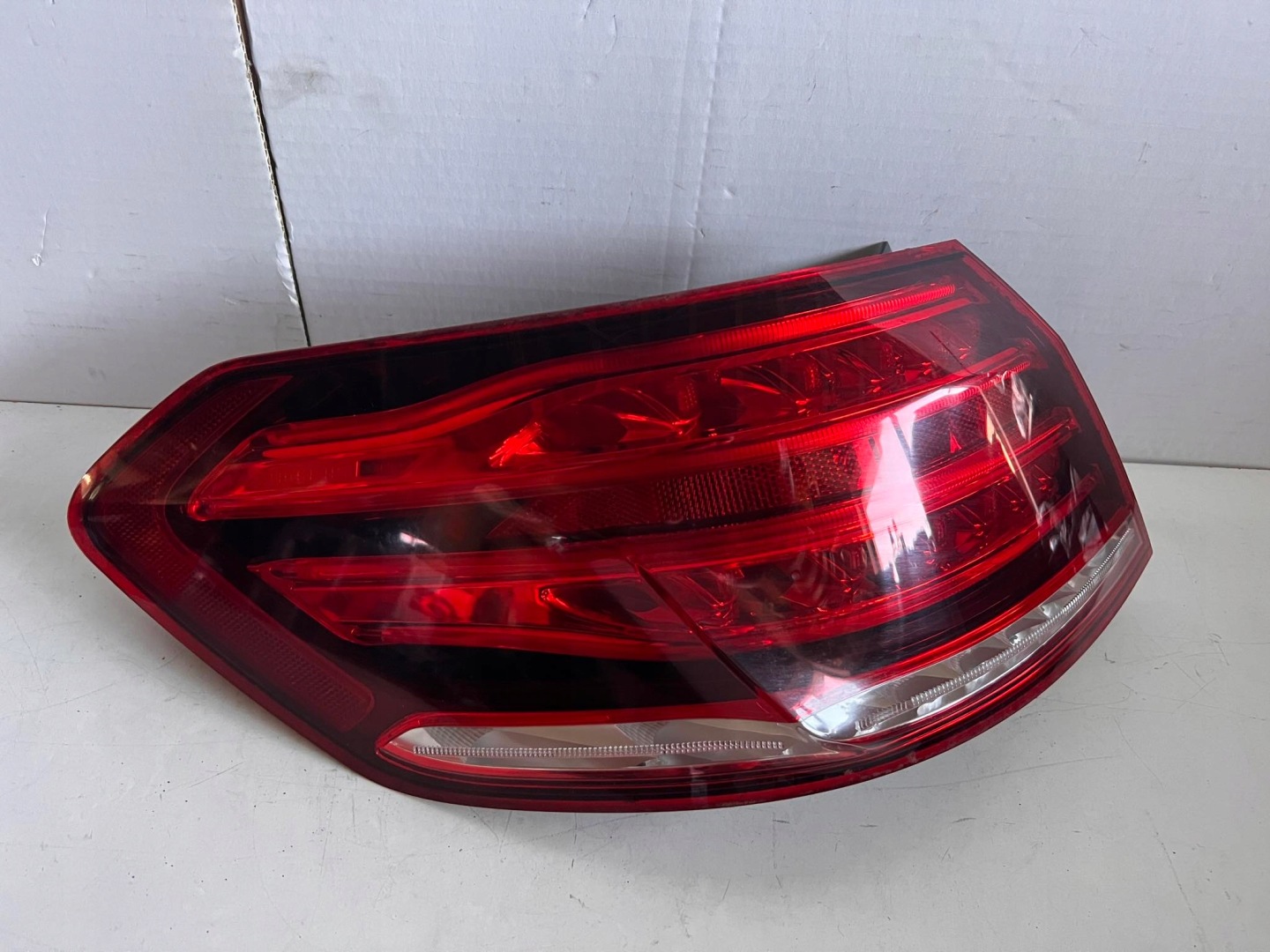 Mercedes-Benz E-Klasse W212 Rückleuchte A2129061403 Rearlamp - Thumbnail 1