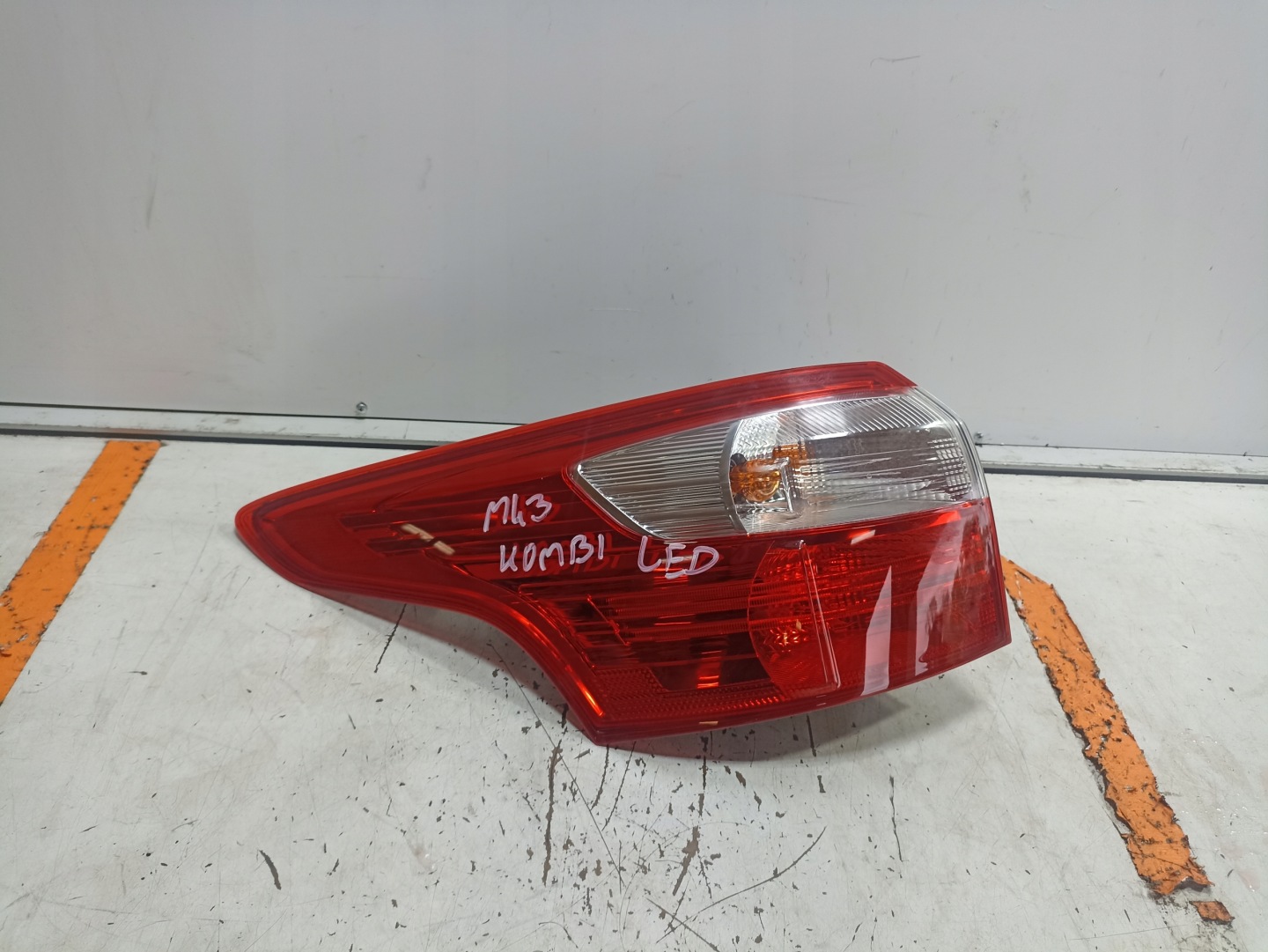 Ford Focus III Mk3 Rückleuchte BM5113405H Rearlamp - Thumbnail 1