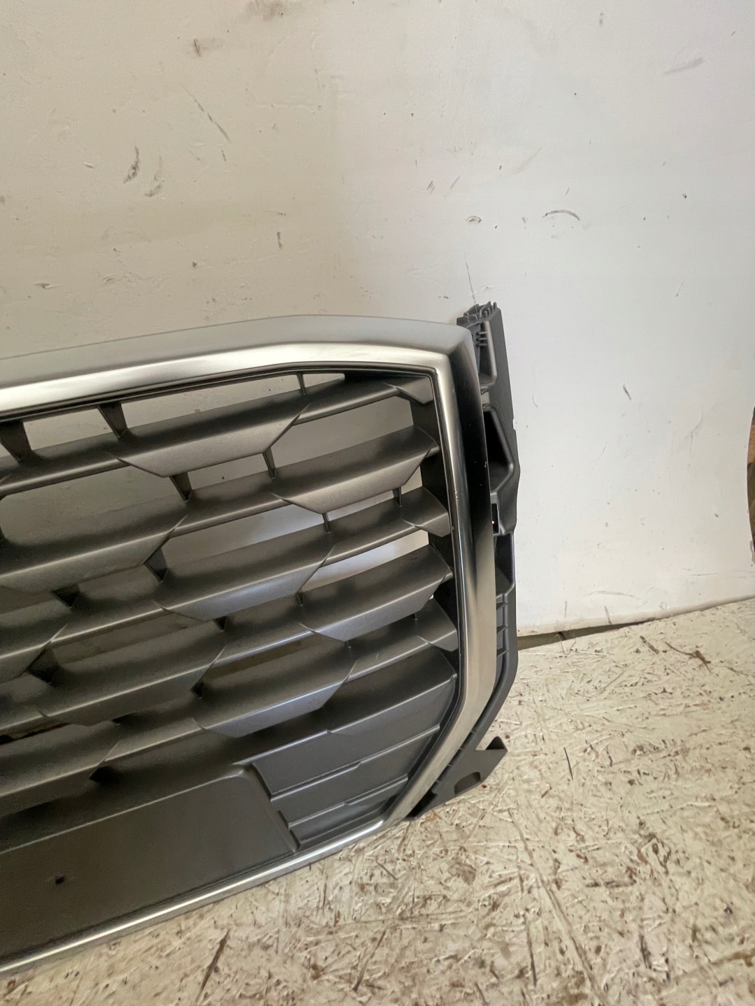 Audi Q2 Kühlergrill FRONTGRILL Kühlergitter 81A853651H0 - Thumbnail 1