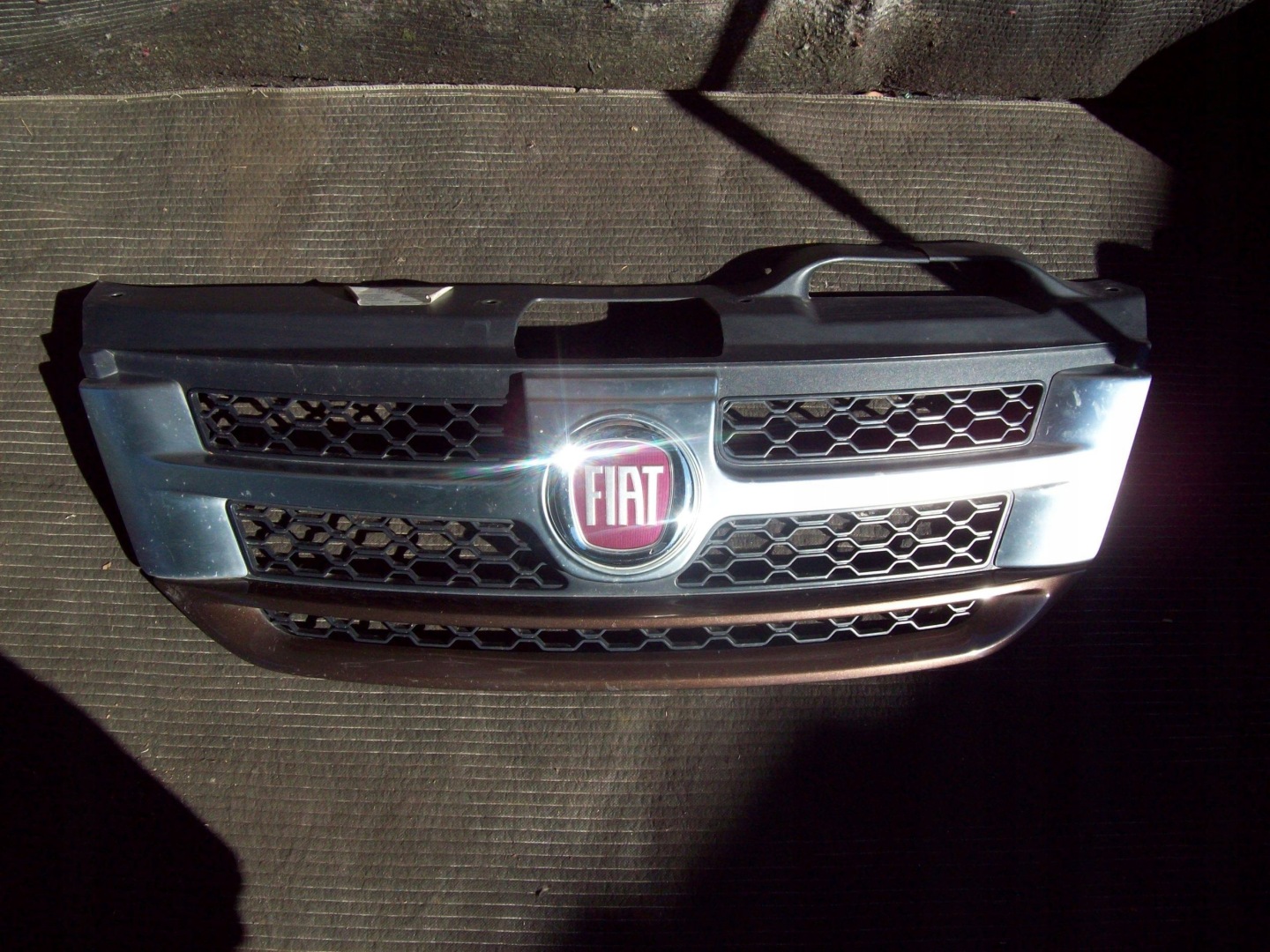 Fiat Freemont JC Kühlergrill FRONTGRILL Kühlergitter 55000802 - Thumbnail 1