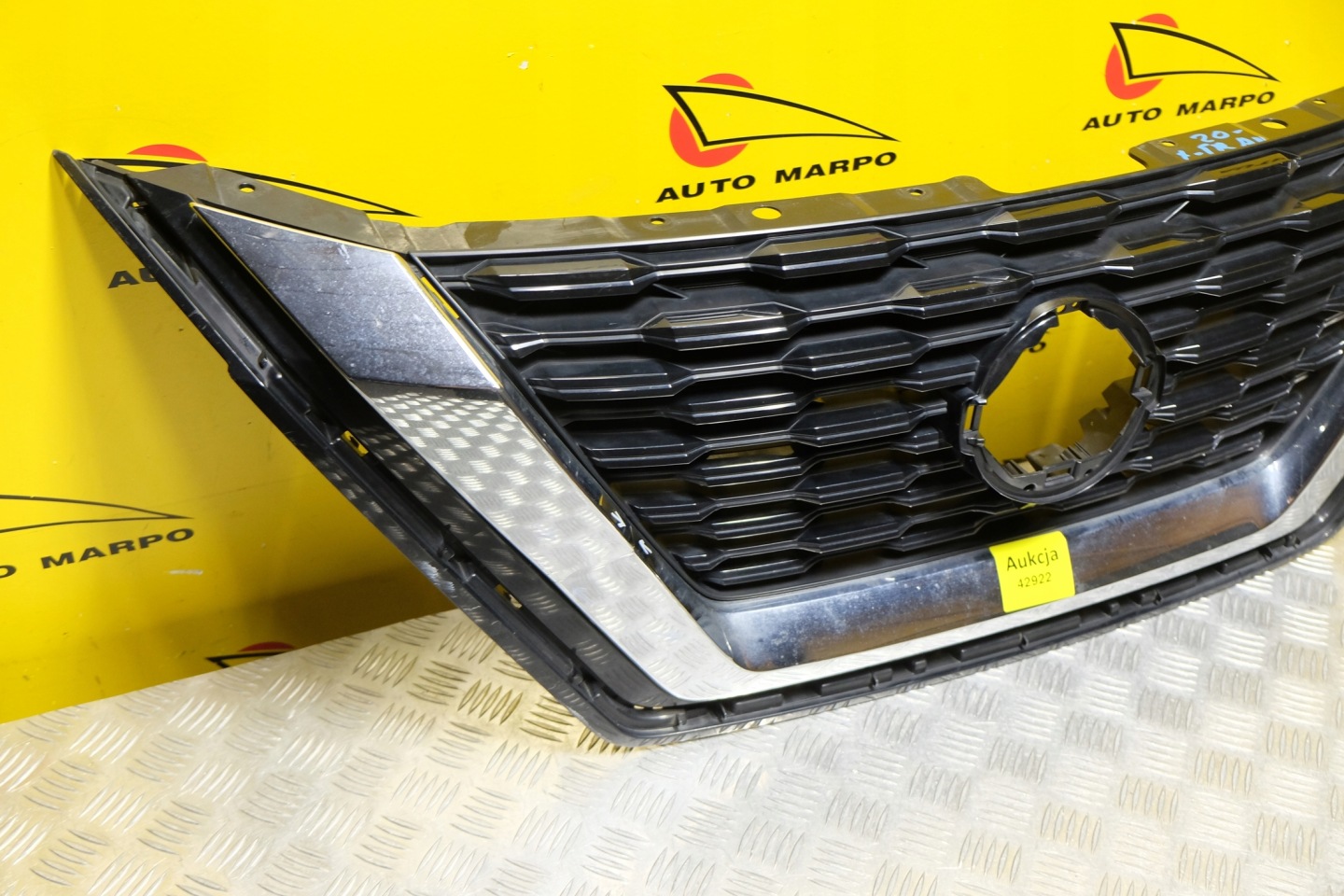 Nissan X-Trail T31 Kühlergrill FRONTGRILL Kühlergitter 623106RR0A - Thumbnail 3