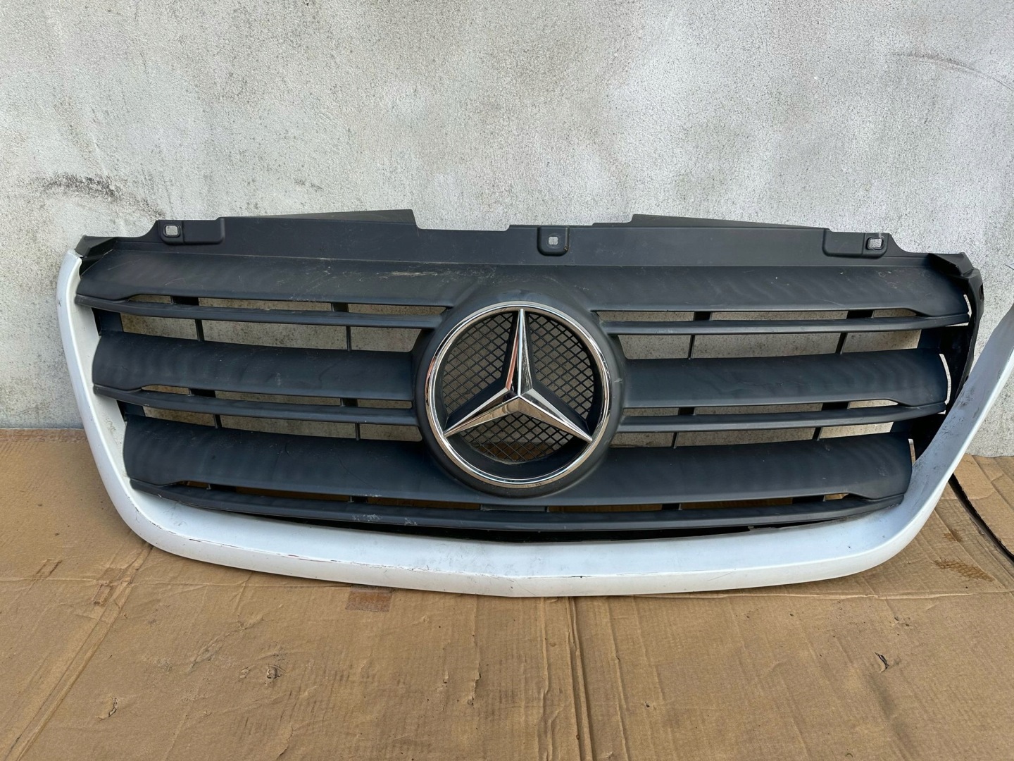 Mercedes-Benz Sprinter W910 Kühlergrill FRONTGRILL Kühlergitter A9108852800 - Thumbnail 1