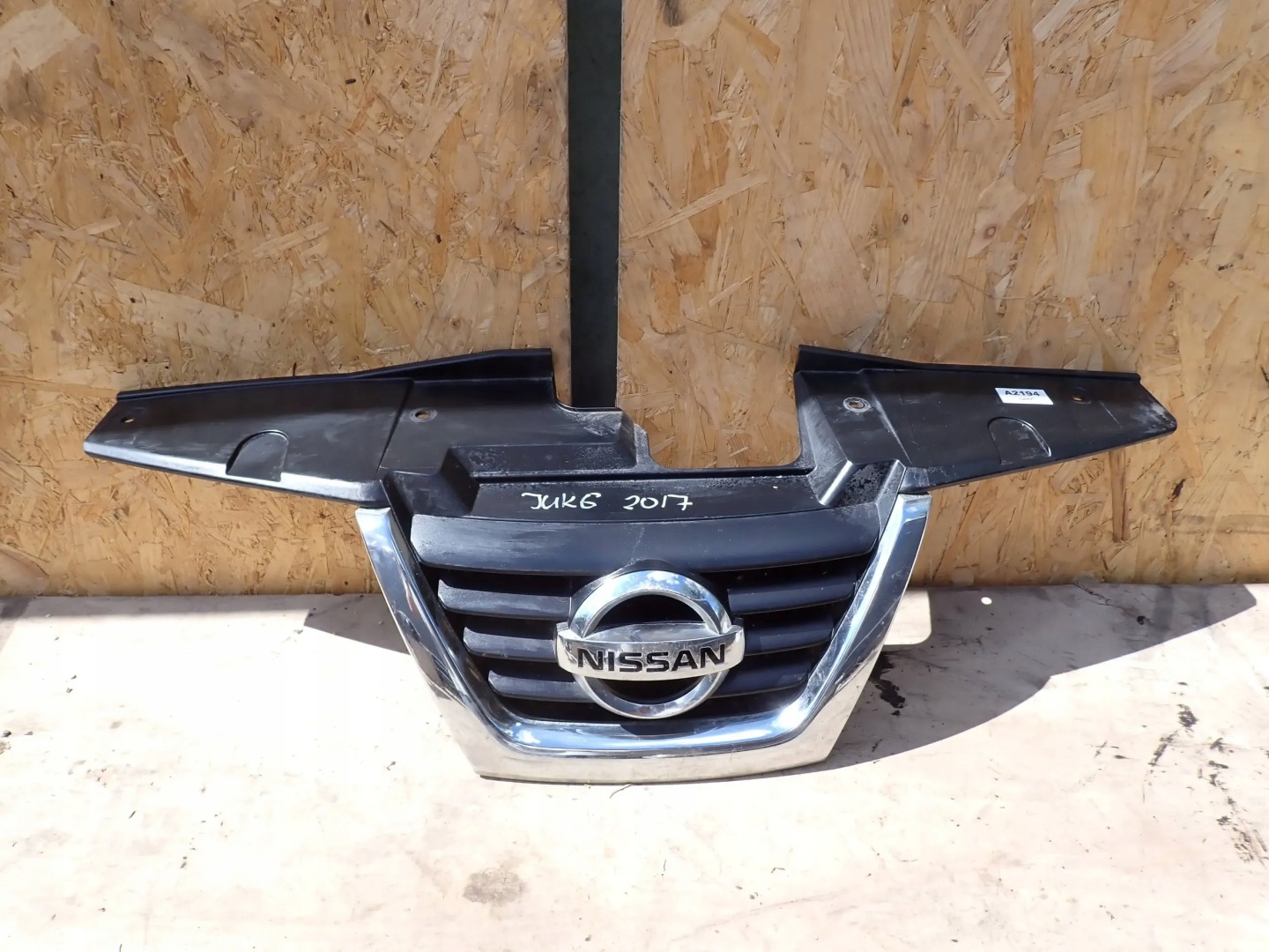 Nissan Juke F15 Kühlergrill FRONTGRILL Kühlergitter 620701KA6A - Thumbnail 1