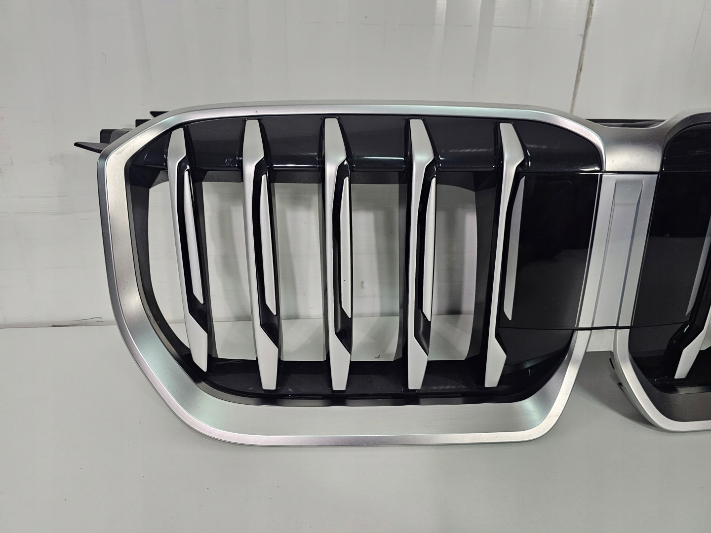 BMW iX1 U11 Kühlergrill FRONTGRILL Kühlergitter 9880301 - Thumbnail 3