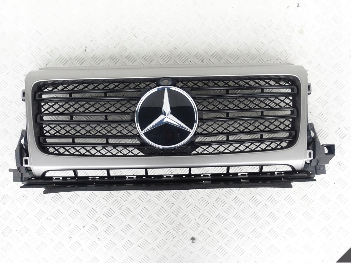 Mercedes-Benz G-Klasse W463 Kühlergrill FRONTGRILL Kühlergitter A4638880300 - Thumbnail 1