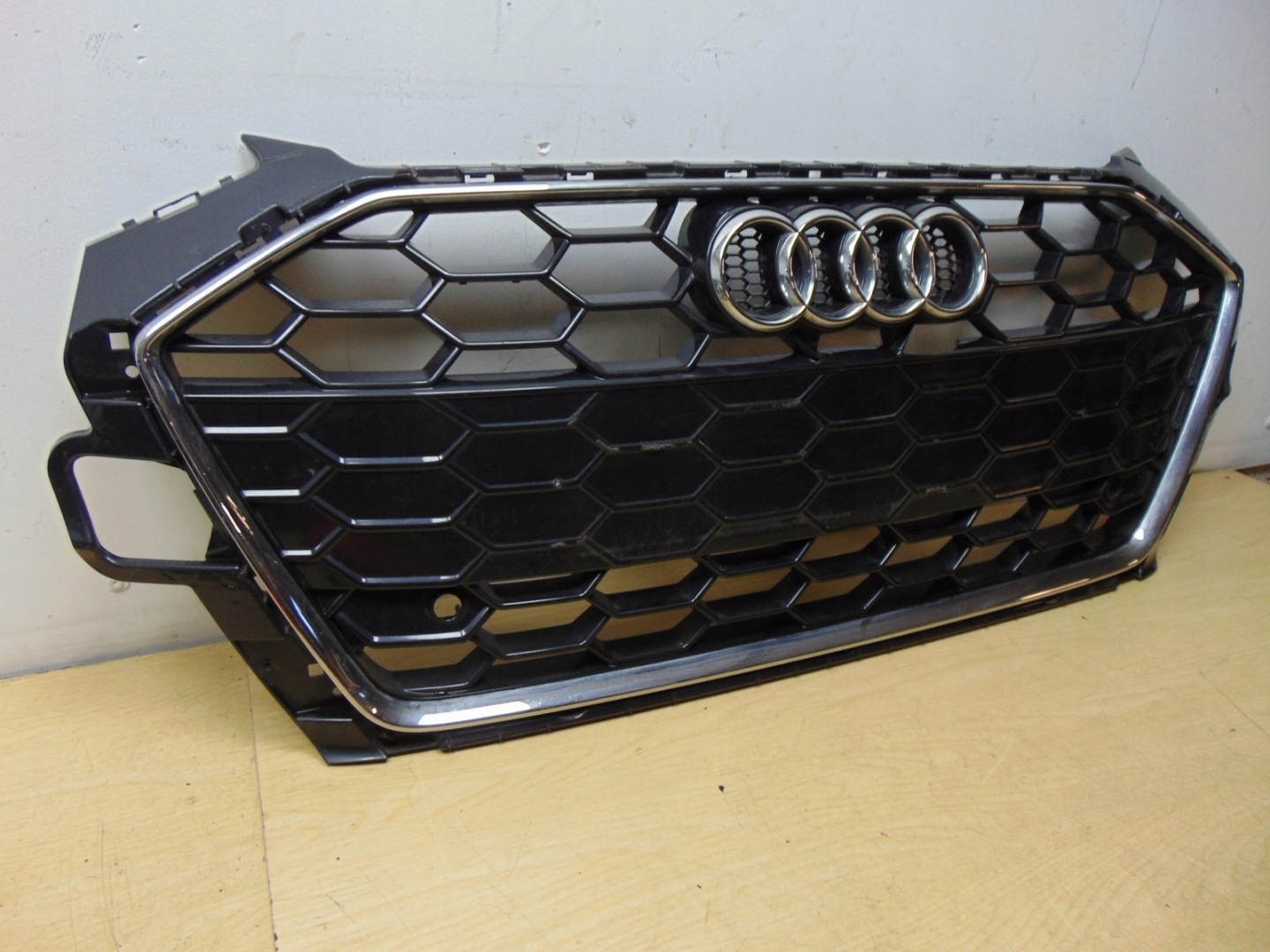 Audi A4 B9 Kühlergrill FRONTGRILL Kühlergitter 8W0853651EB - Thumbnail 4