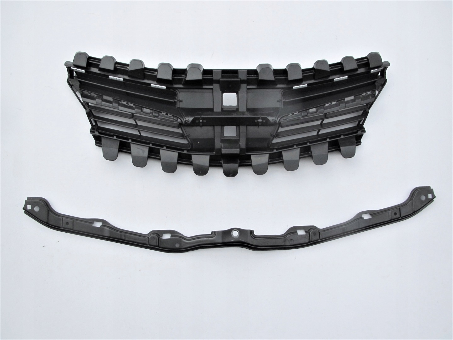 Toyota Verso AR2 Kühlergrill FRONTGRILL Kühlergitter 531110F060 - Thumbnail 1