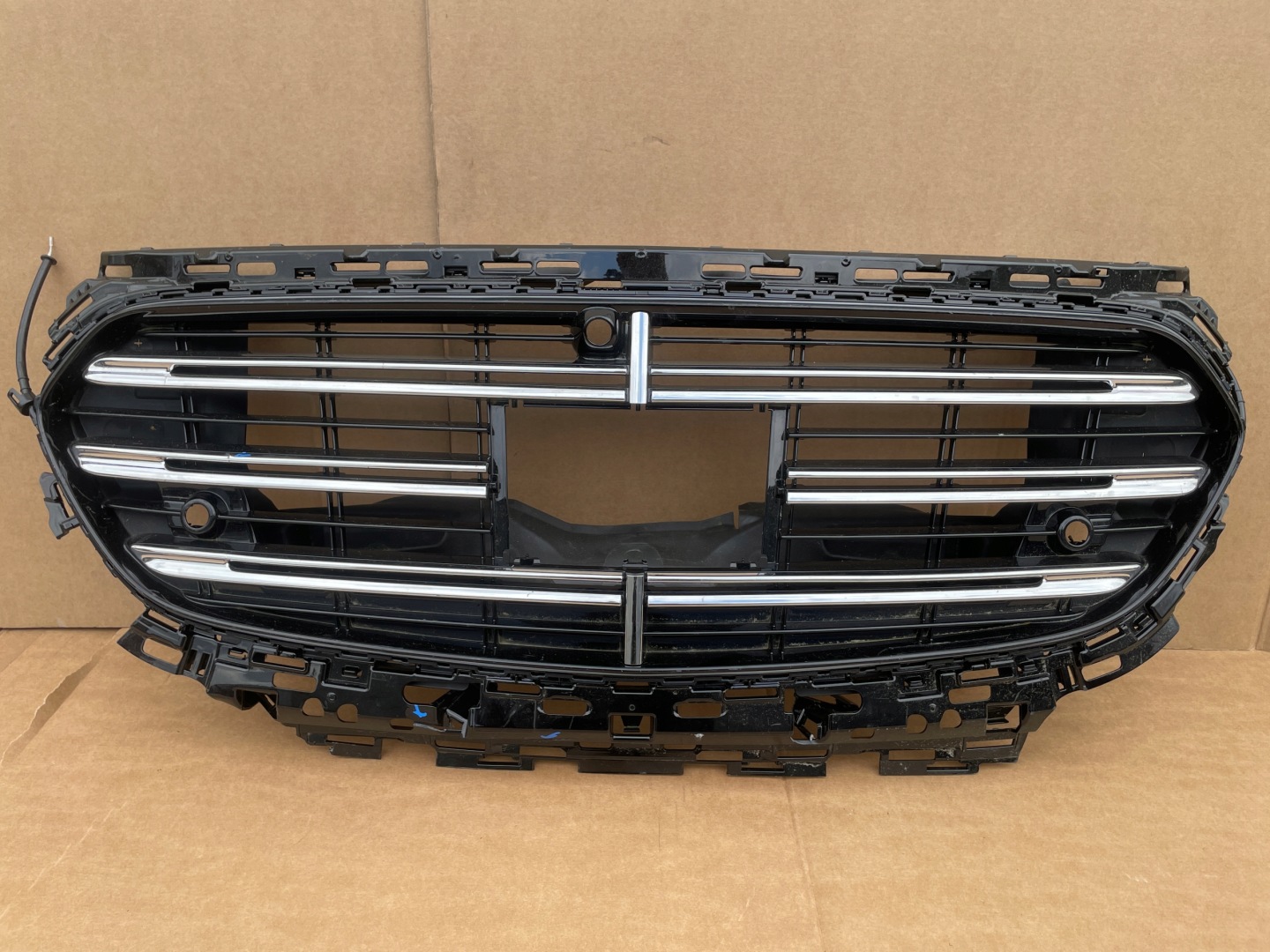 Mercedes-Benz E-Klasse W214 Kühlergrill FRONTGRILL Kühlergitter A2148804801 - Thumbnail 1