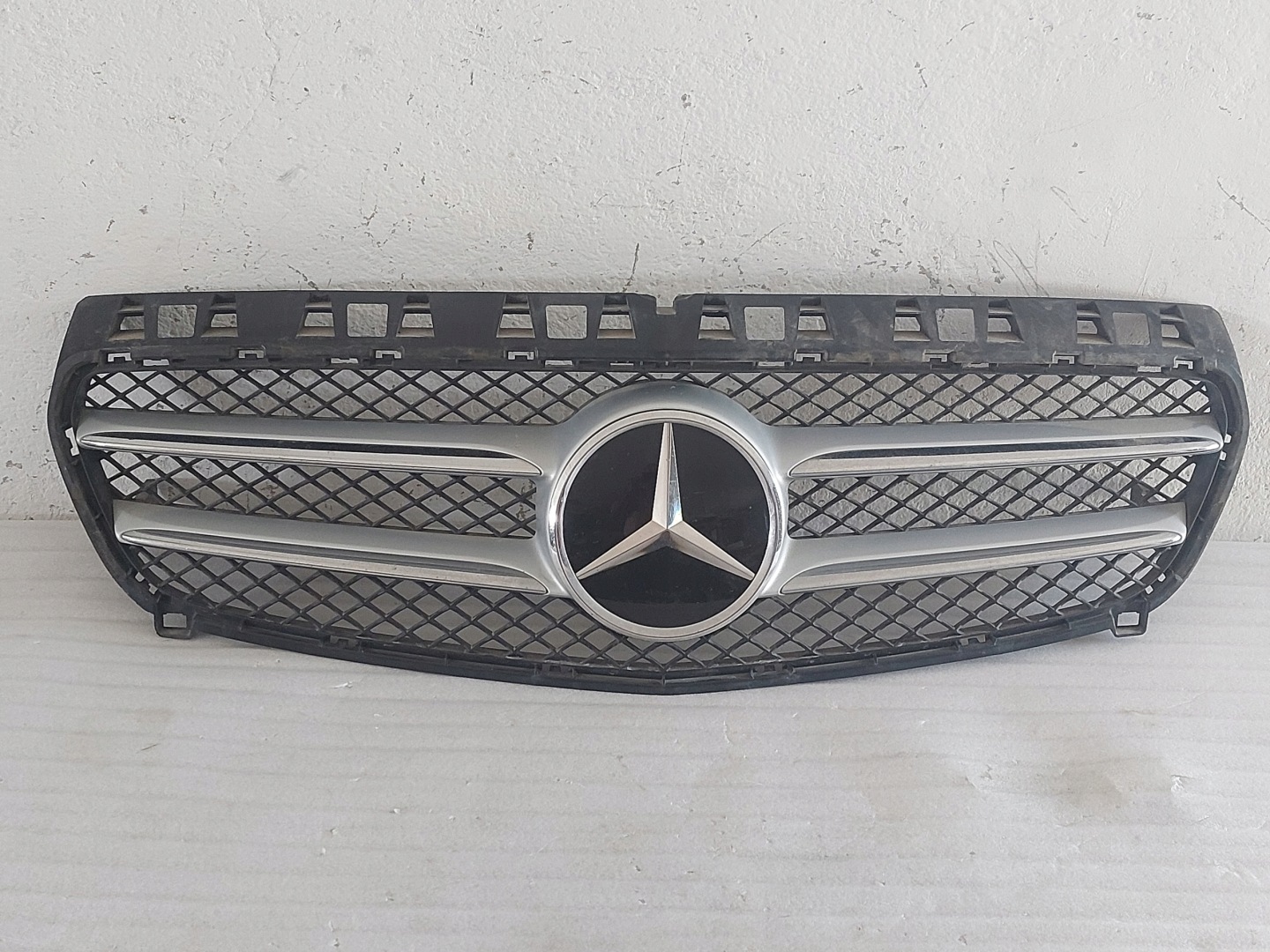 Mercedes-Benz A-Klasse W176 Kühlergrill FRONTGRILL Kühlergitter A1768880260 - Thumbnail 1