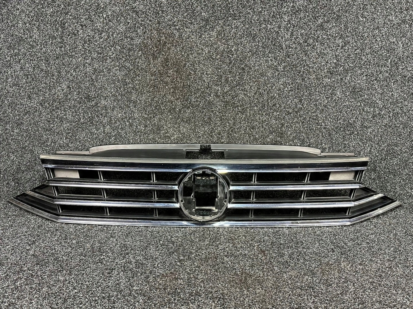 VW Passat B8 Kühlergrill FRONTGRILL Kühlergitter 3G0853651DJ - Thumbnail 1