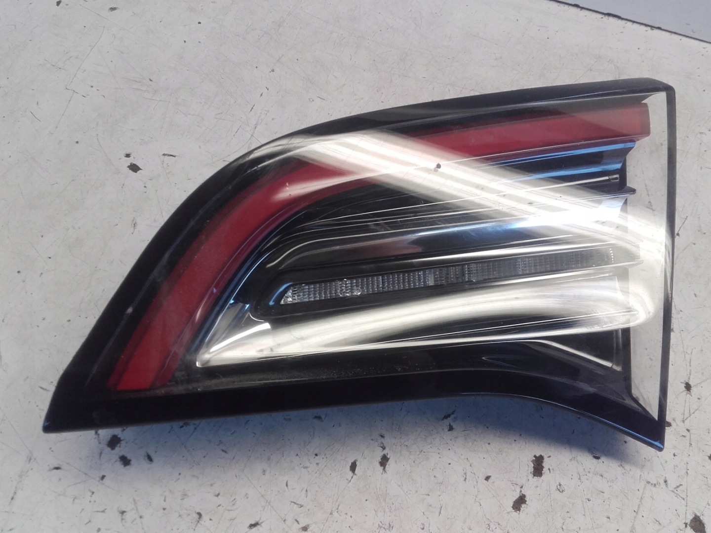 Tesla Model 3 003 Rückleuchte 100208900B Rearlamp - Thumbnail 1