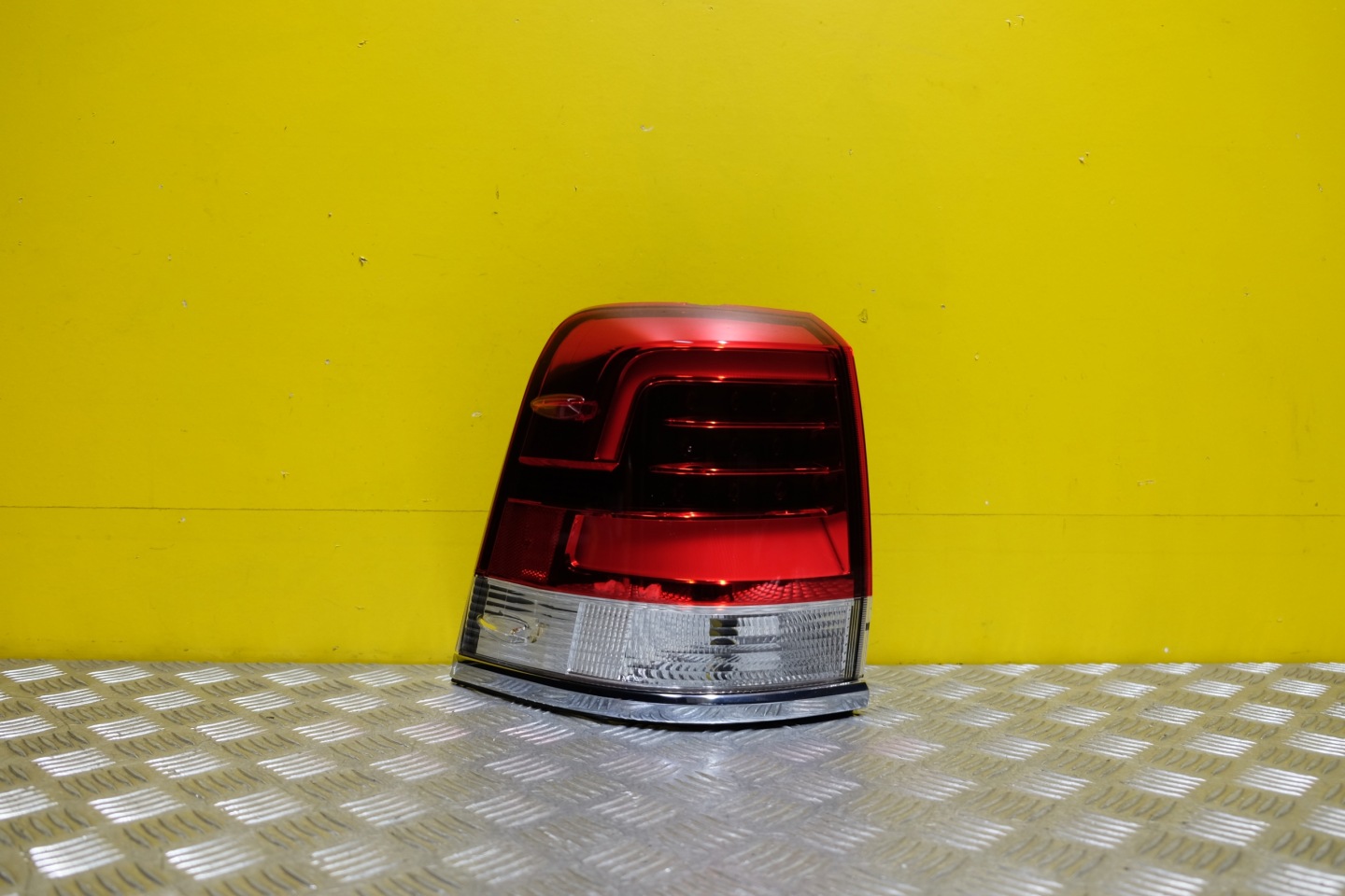 Toyota Land Cruiser J8/J10/J20 J8 Rückleuchte Rearlamp - Thumbnail 1