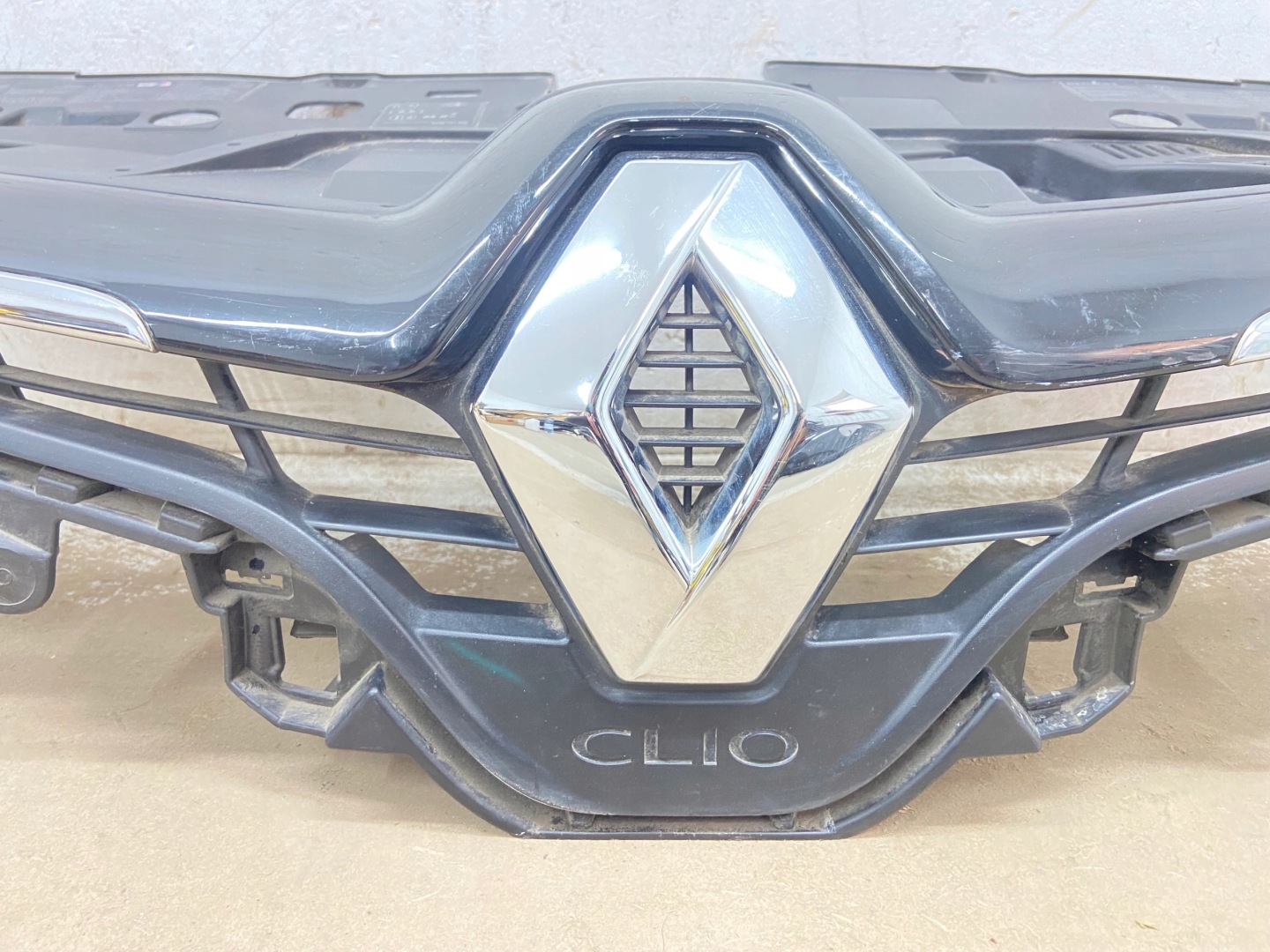 Renault Clio X98 Kühlergrill FRONTGRILL Kühlergitter 622563184R - Thumbnail 4