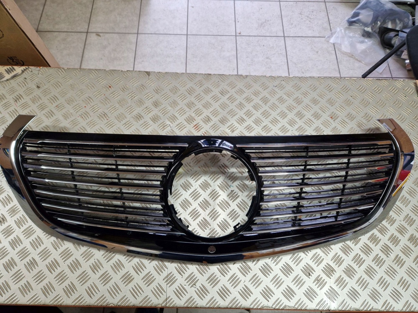Mercedes-Benz EQC N293 Kühlergrill FRONTGRILL Kühlergitter A2938880000 - Thumbnail 1