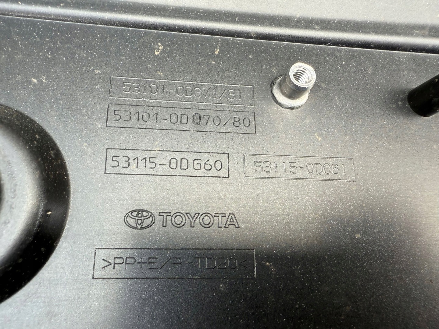 Toyota Yaris I P1 Kühlergrill FRONTGRILL Kühlergitter 531010DG71 - Thumbnail 8
